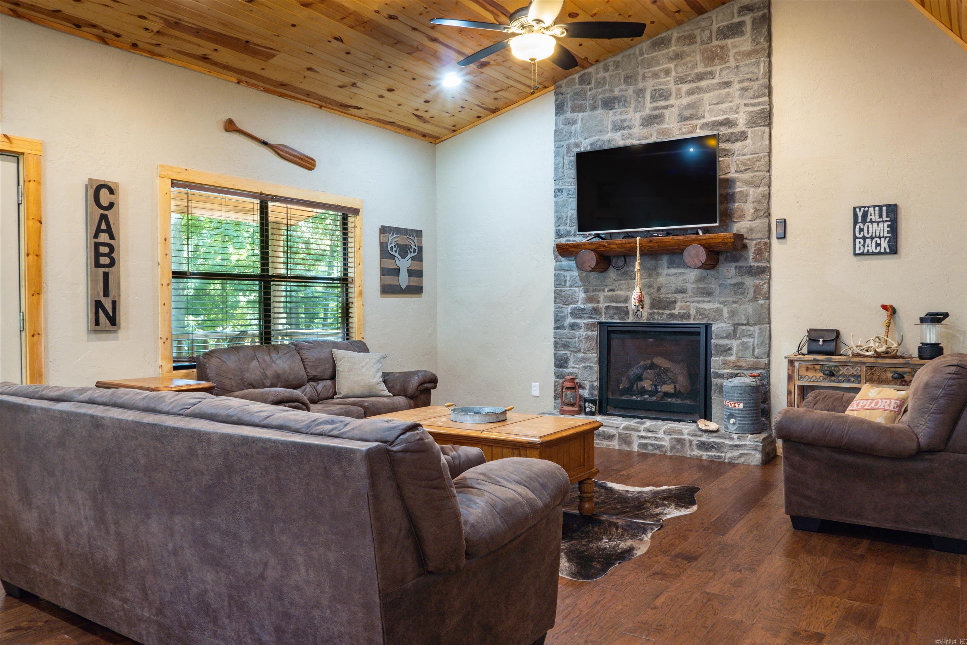 172  Cedar Creek  Hochatown, OK