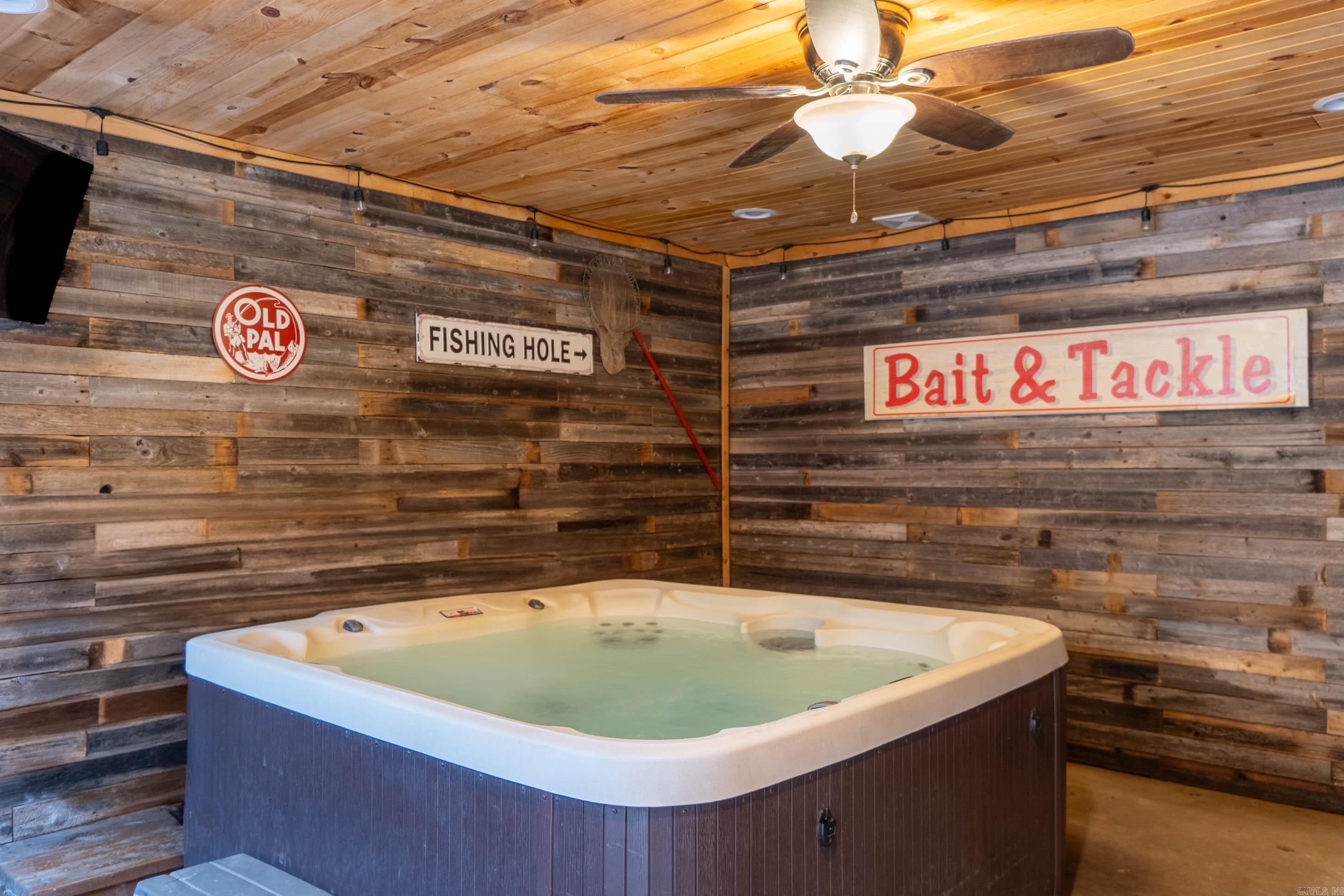 172  Cedar Creek  Hochatown, OK