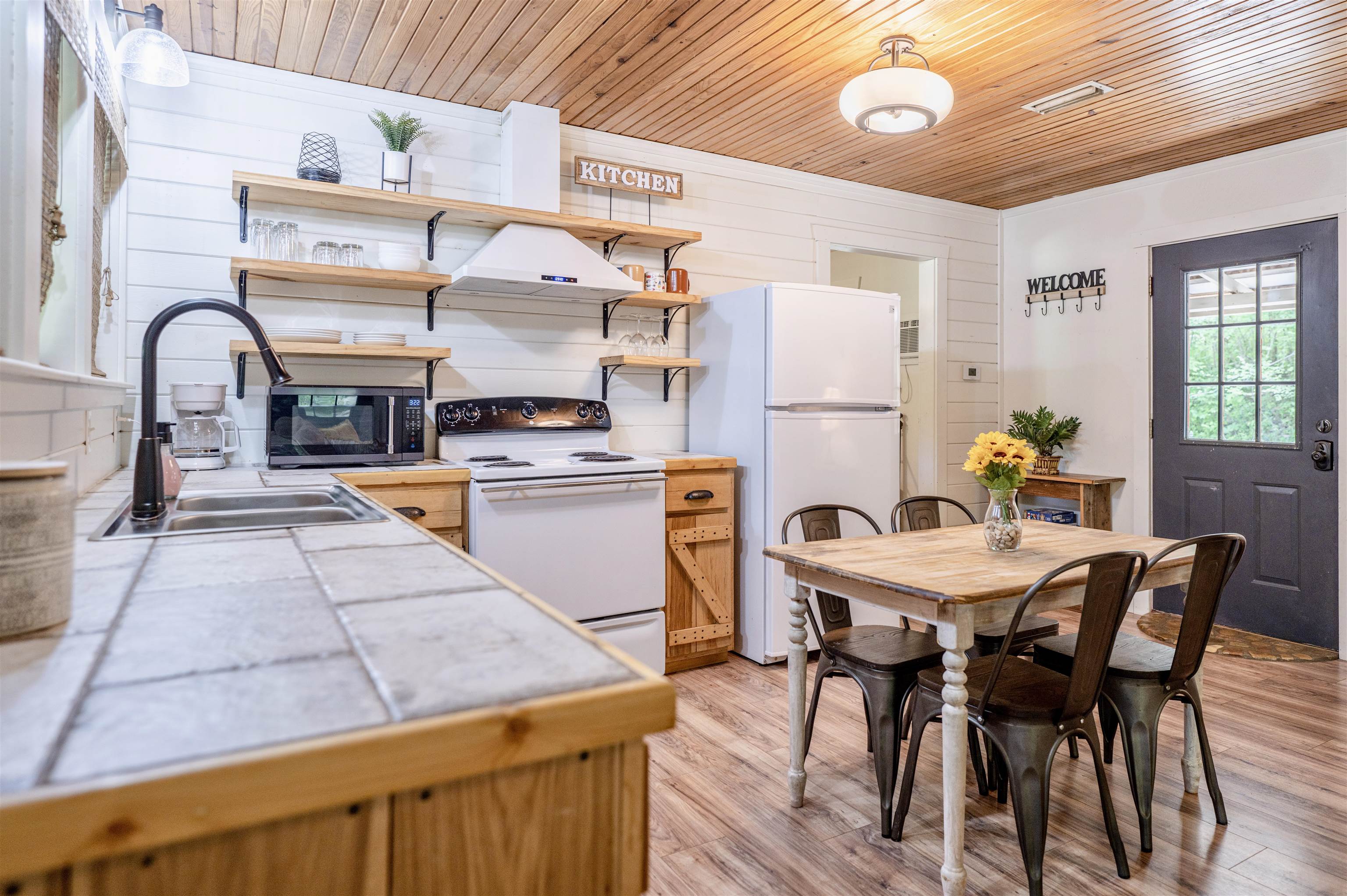 966  Pinewood Lane  Mountain View, AR