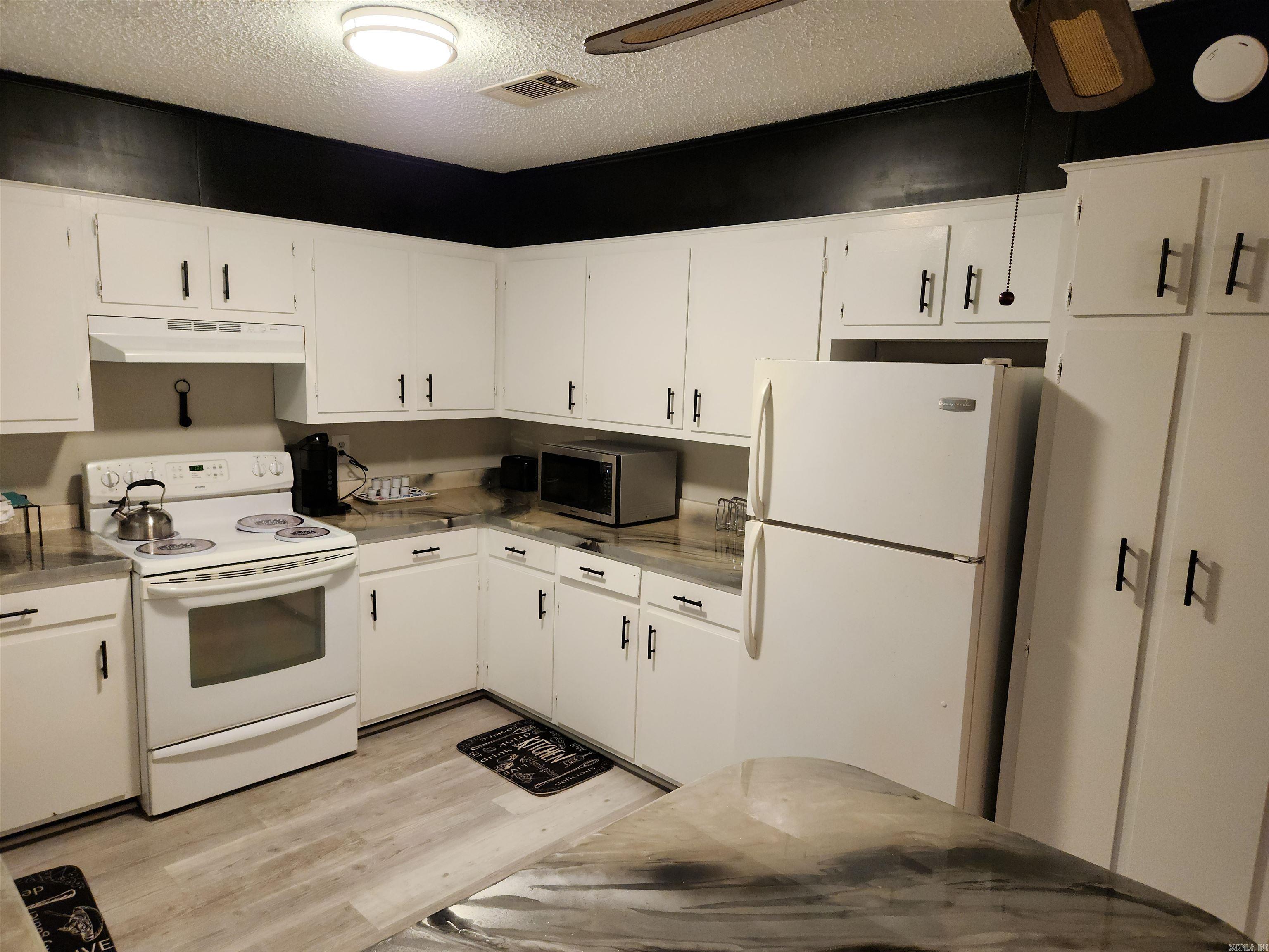 6810  Twin Oaks  Pine Bluff, AR
