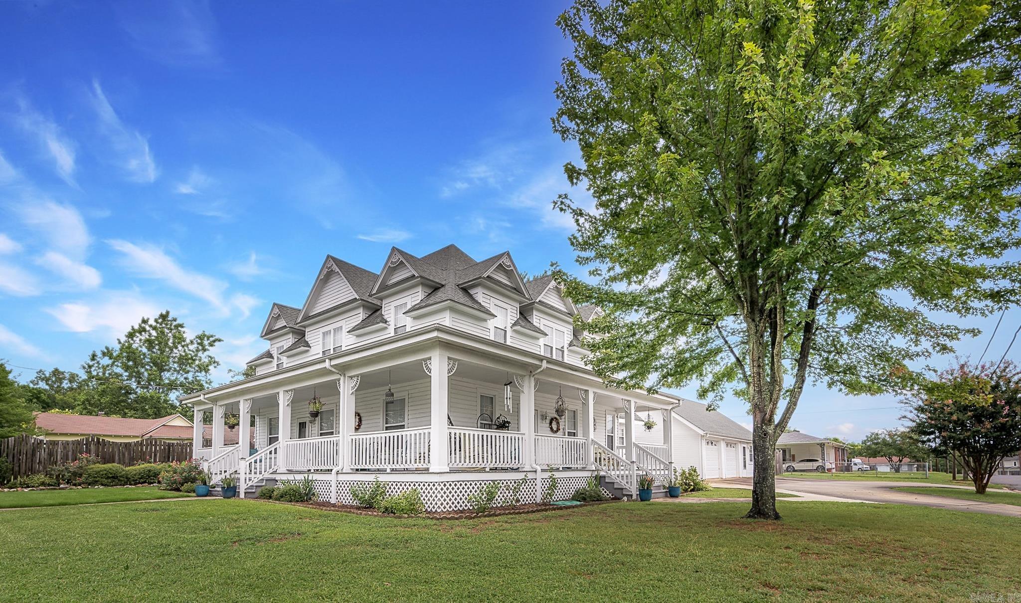310  Tenth  Mena, AR