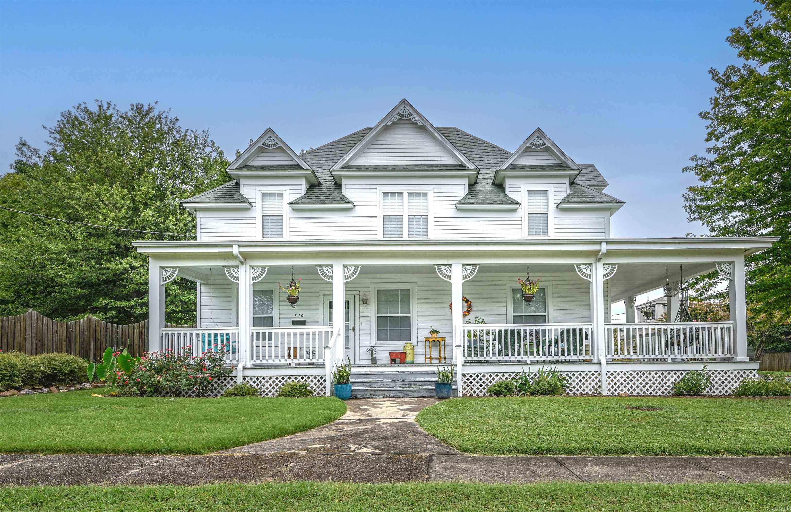310  Tenth  Mena, AR
