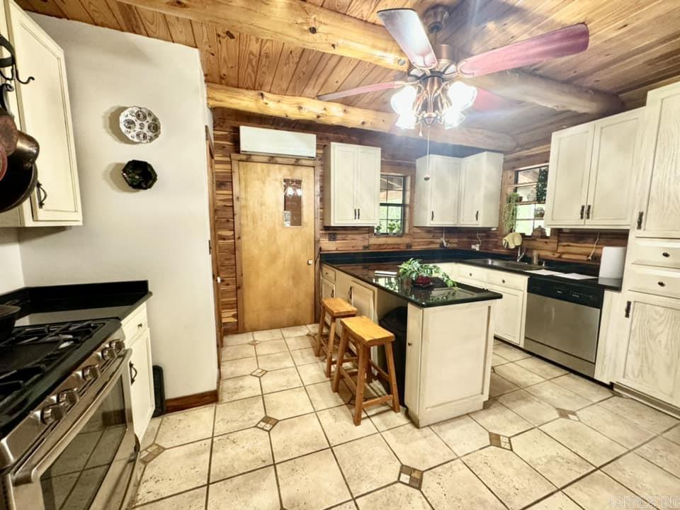 1499 Sutterfield Road Fox, AR 72051
