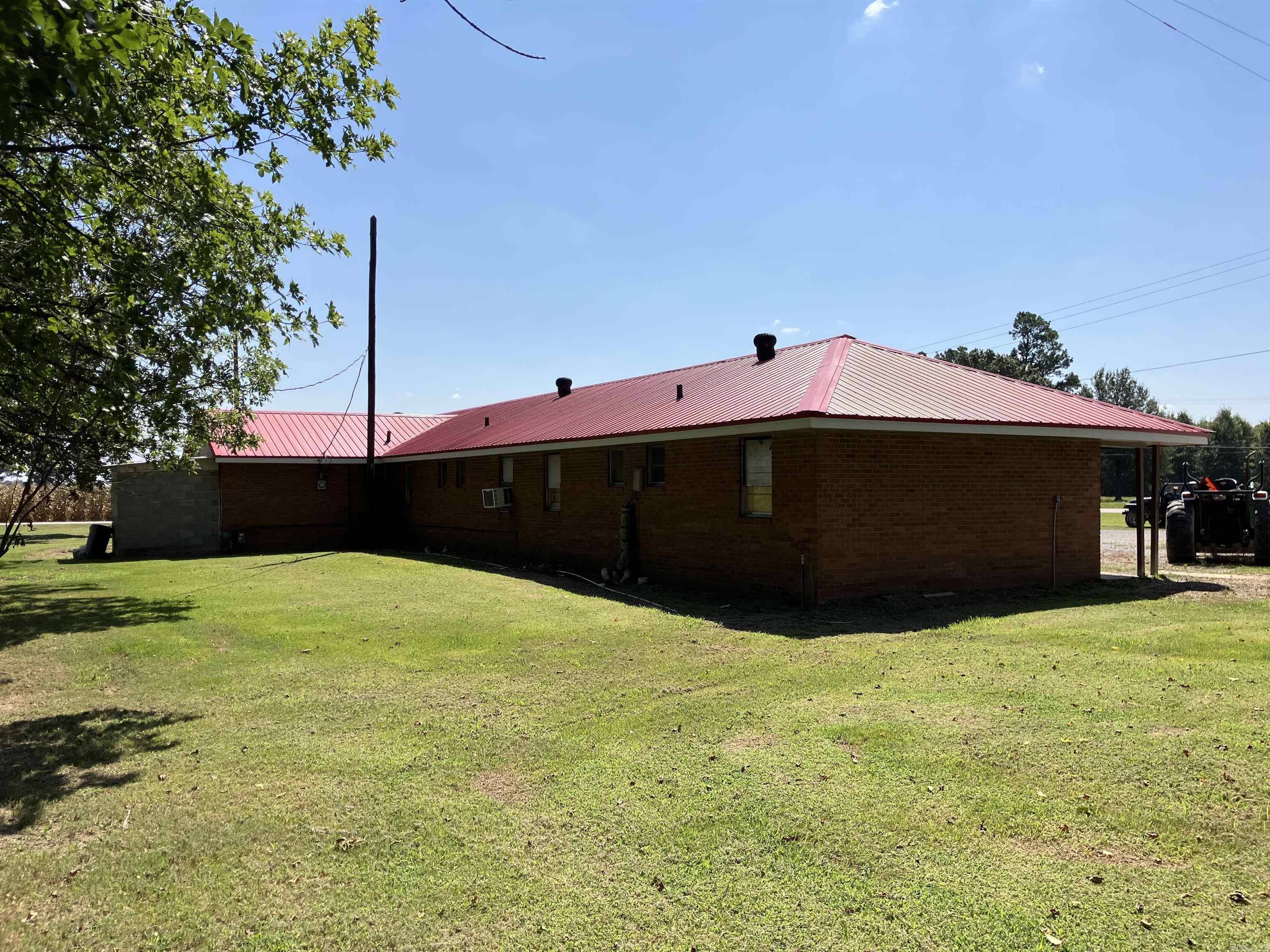 1430 E Main  Piggott, AR