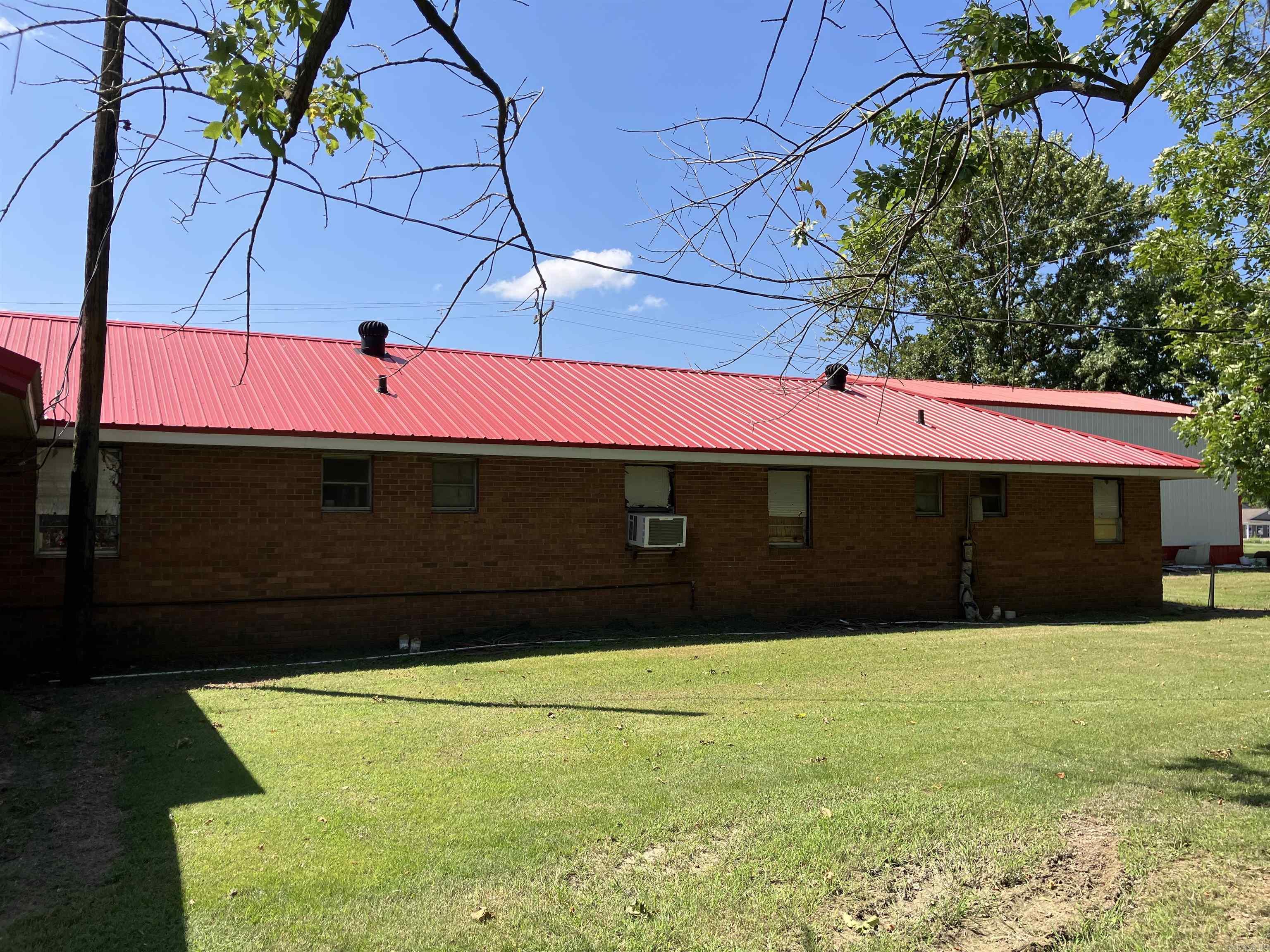 1430 E Main  Piggott, AR