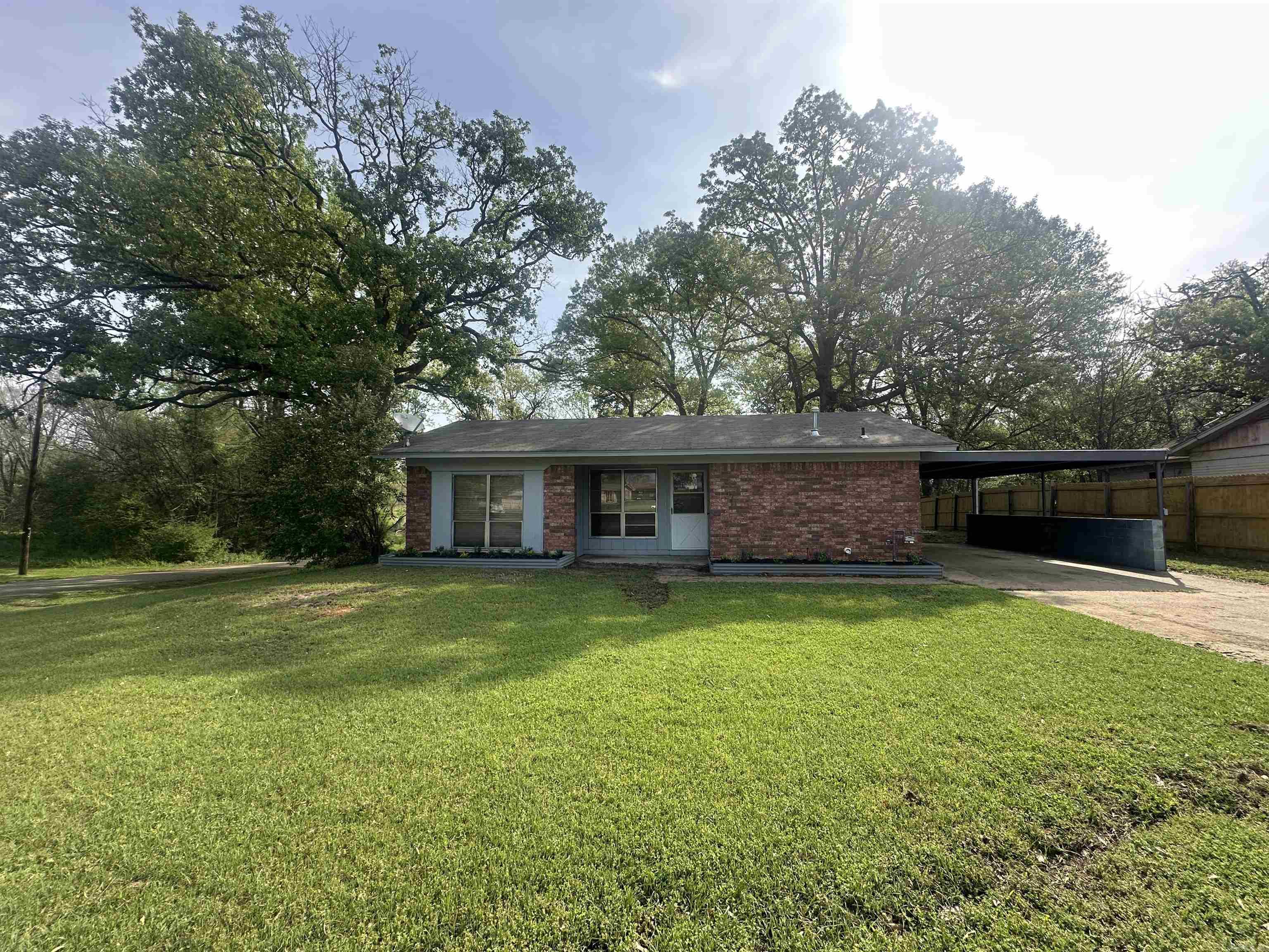 716  Hummingbird Trl  Atlanta, TX