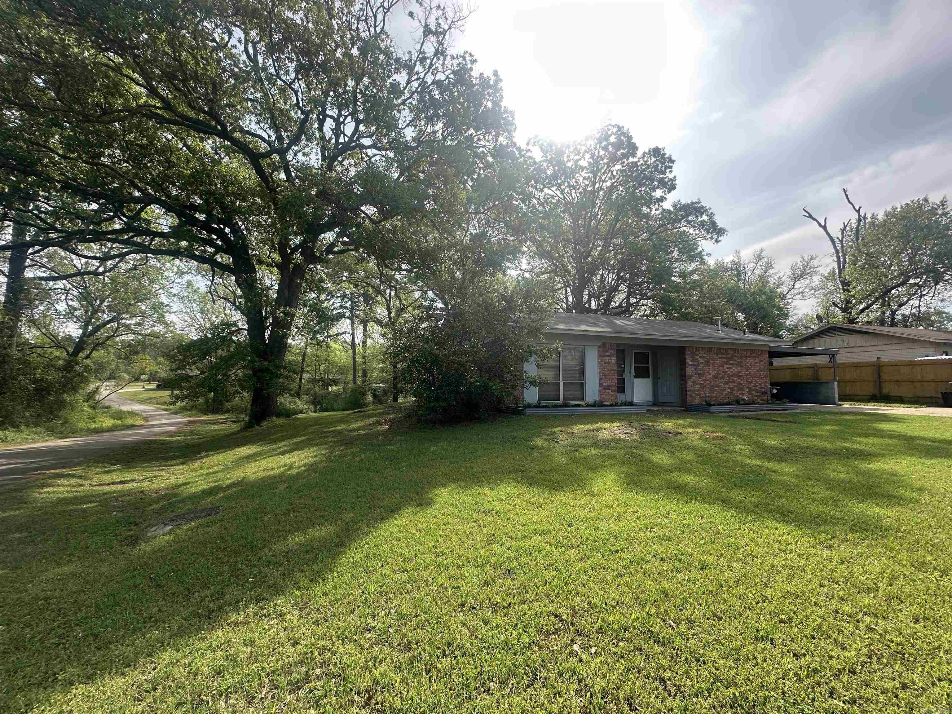 716  Hummingbird Trl  Atlanta, TX