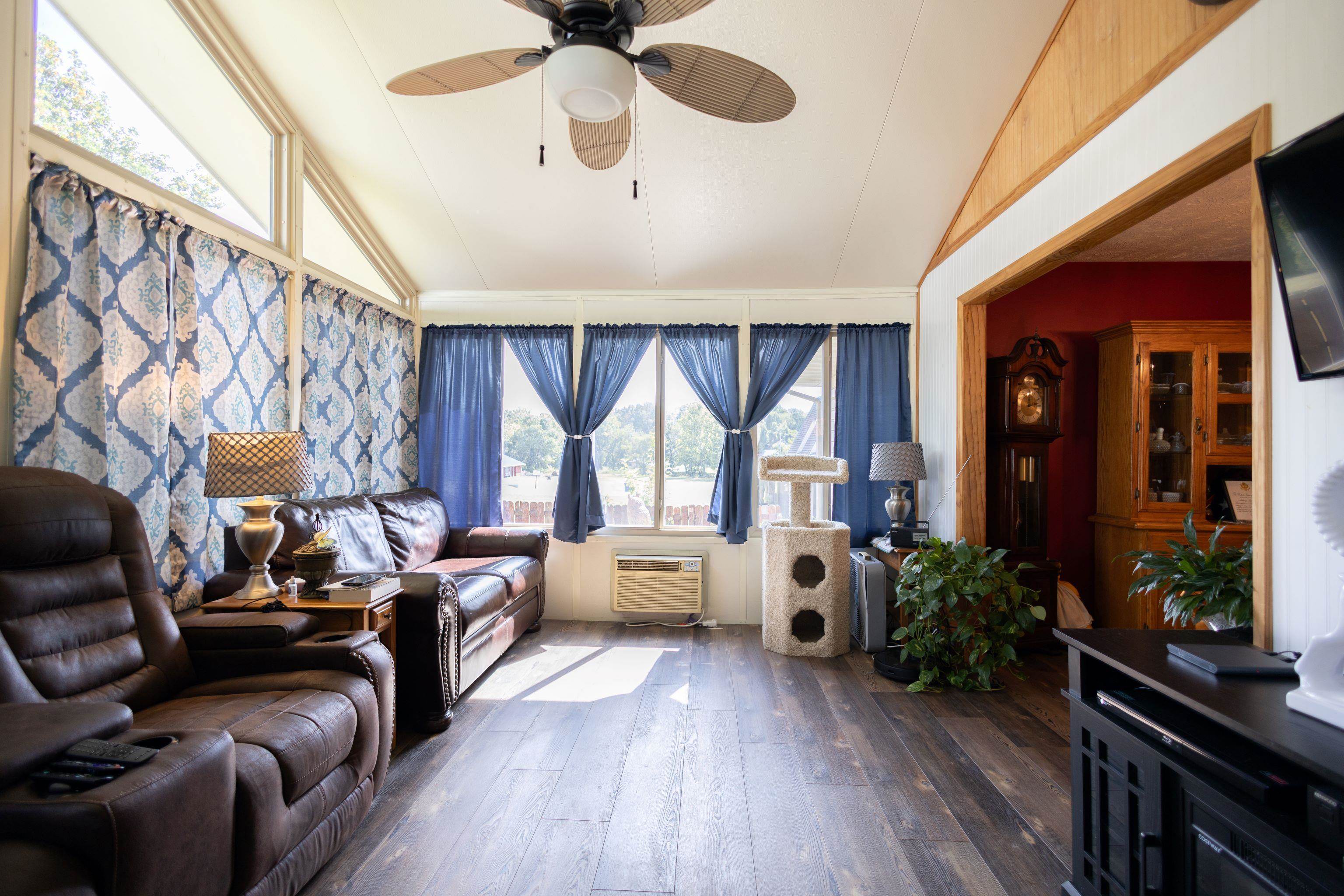 1159  Leonard  Mountain Home, AR