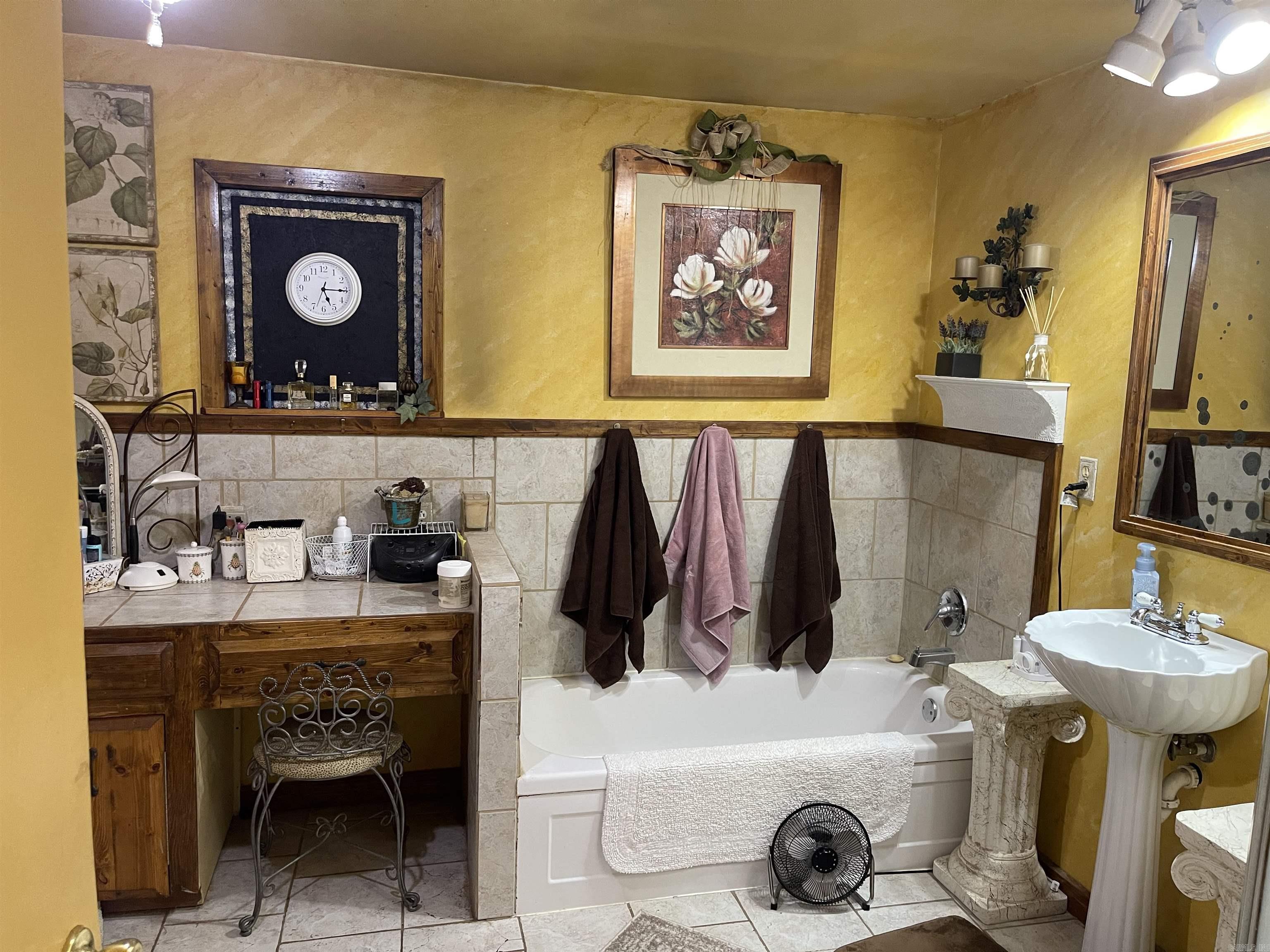 532 Canyon Road Greers Ferry, AR 72067