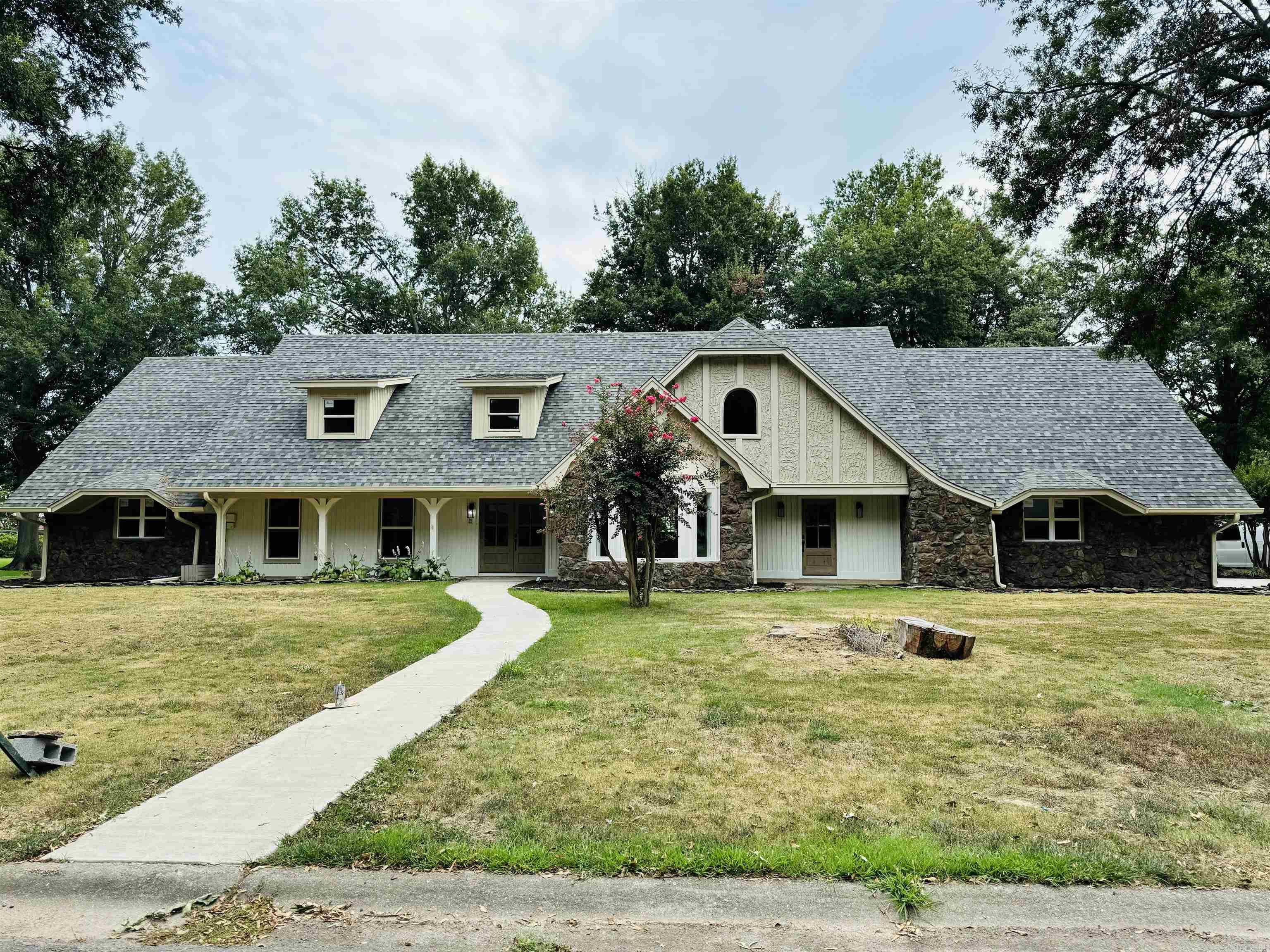 1302  Oliver  Stuttgart, AR