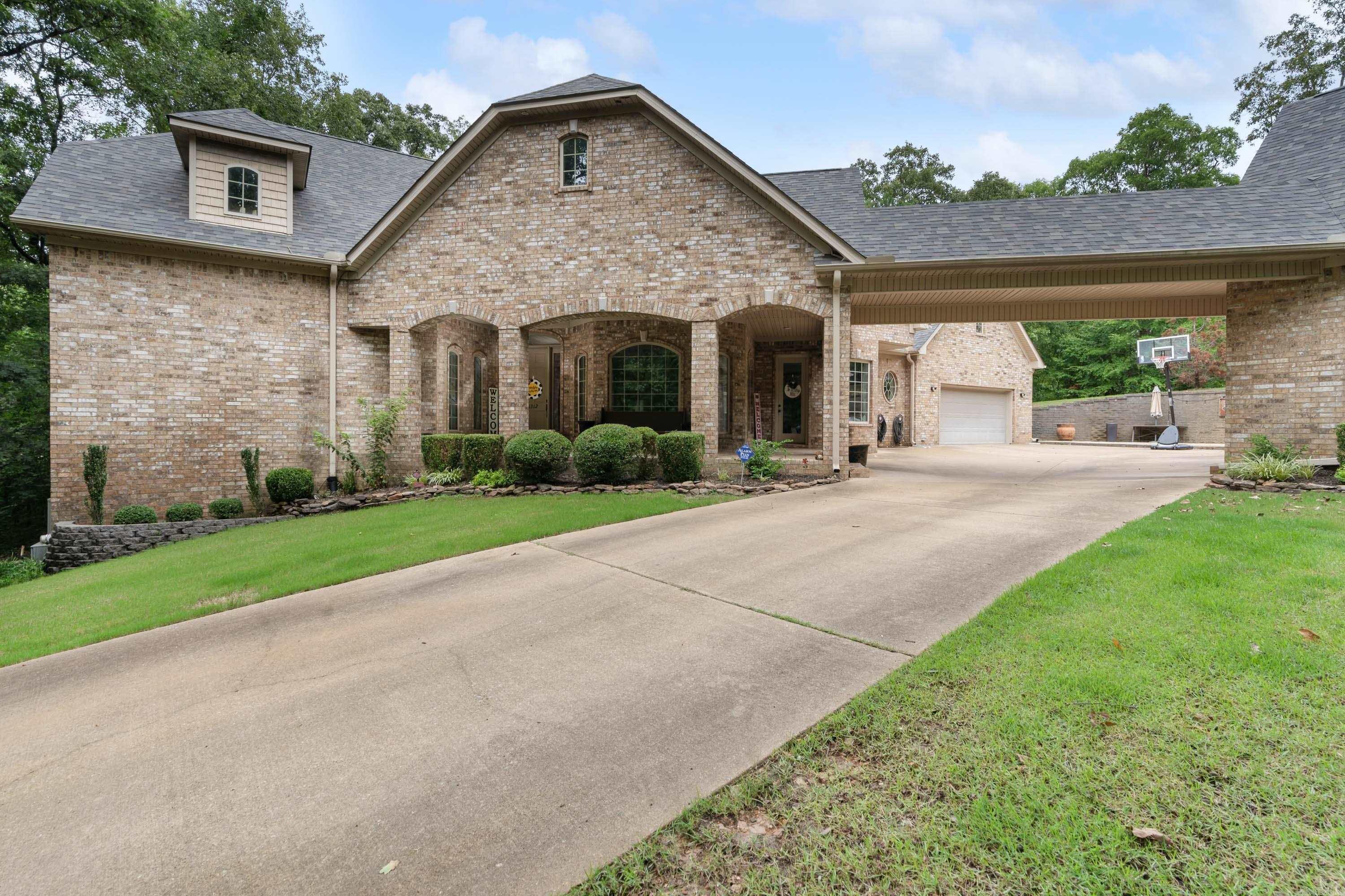 1312  Stone Creek  Jonesboro, AR