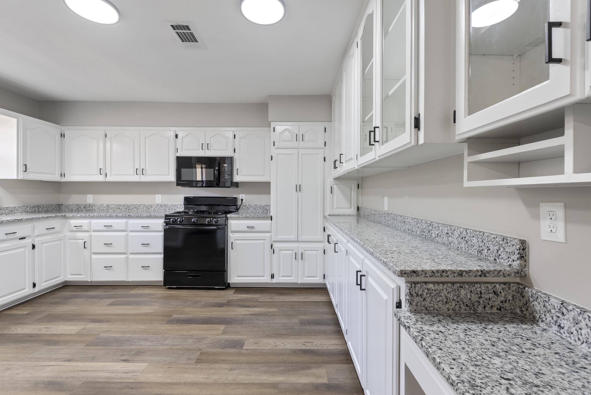 1110  Henry  Benton, AR