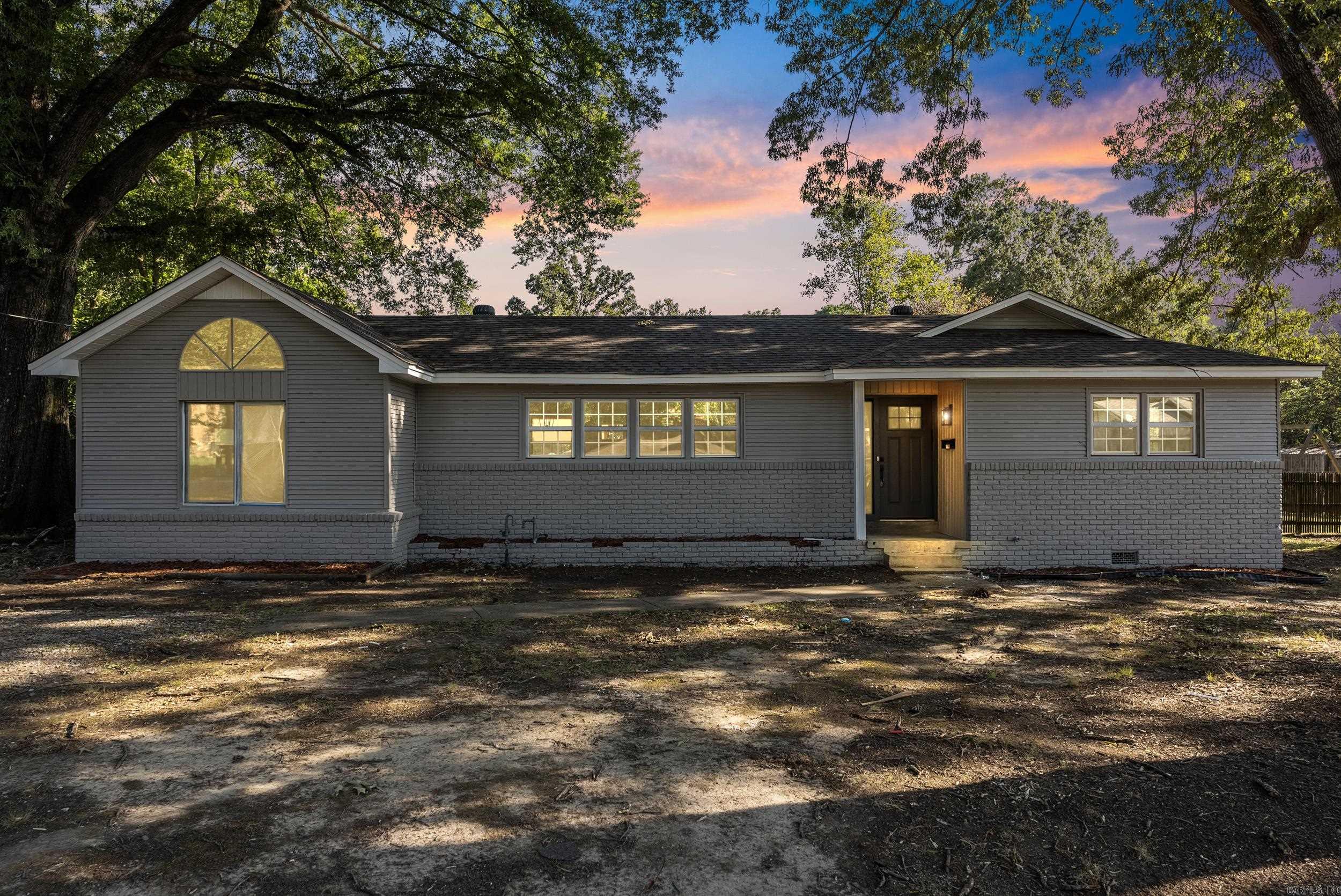 1110  Henry  Benton, AR