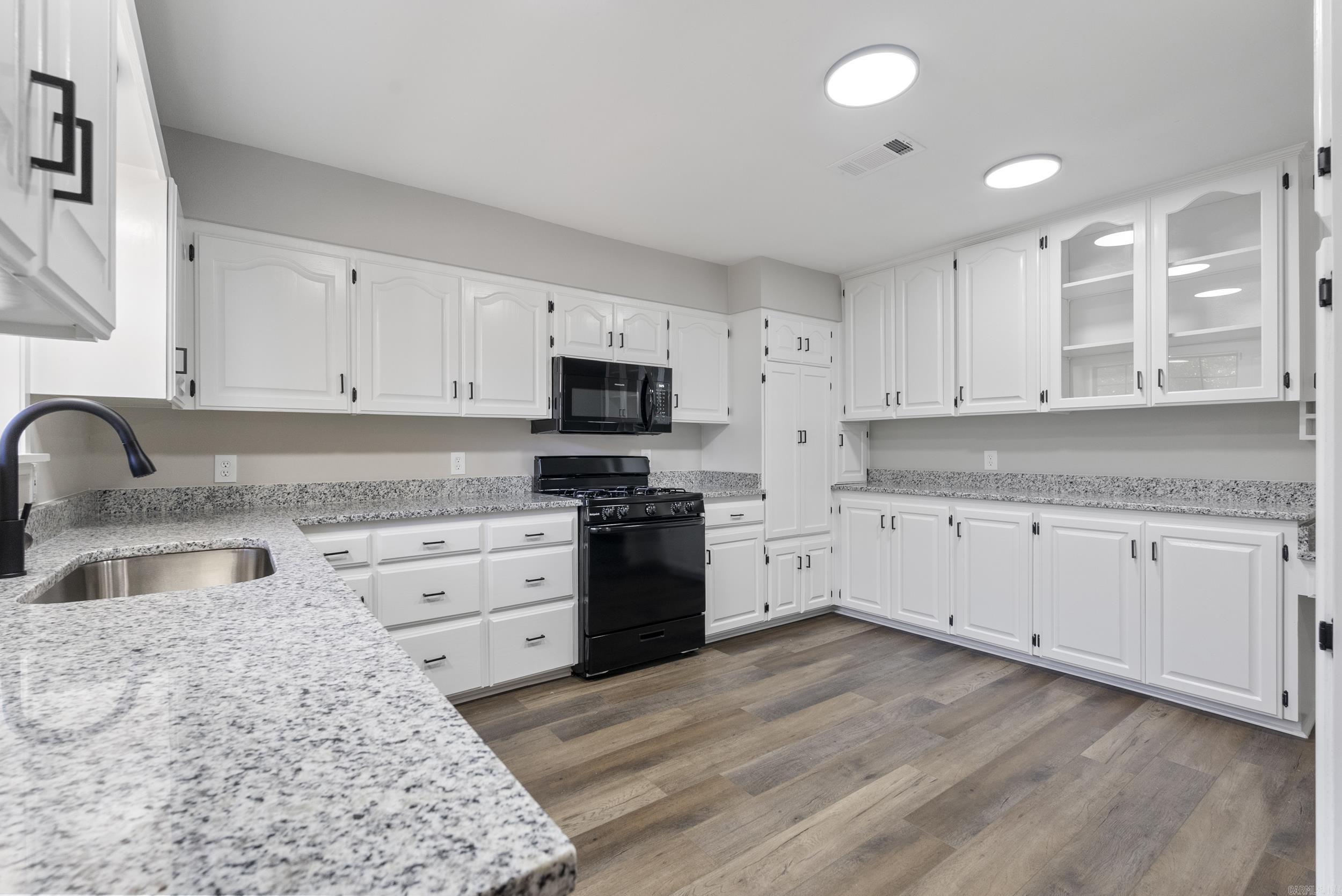 1110  Henry  Benton, AR