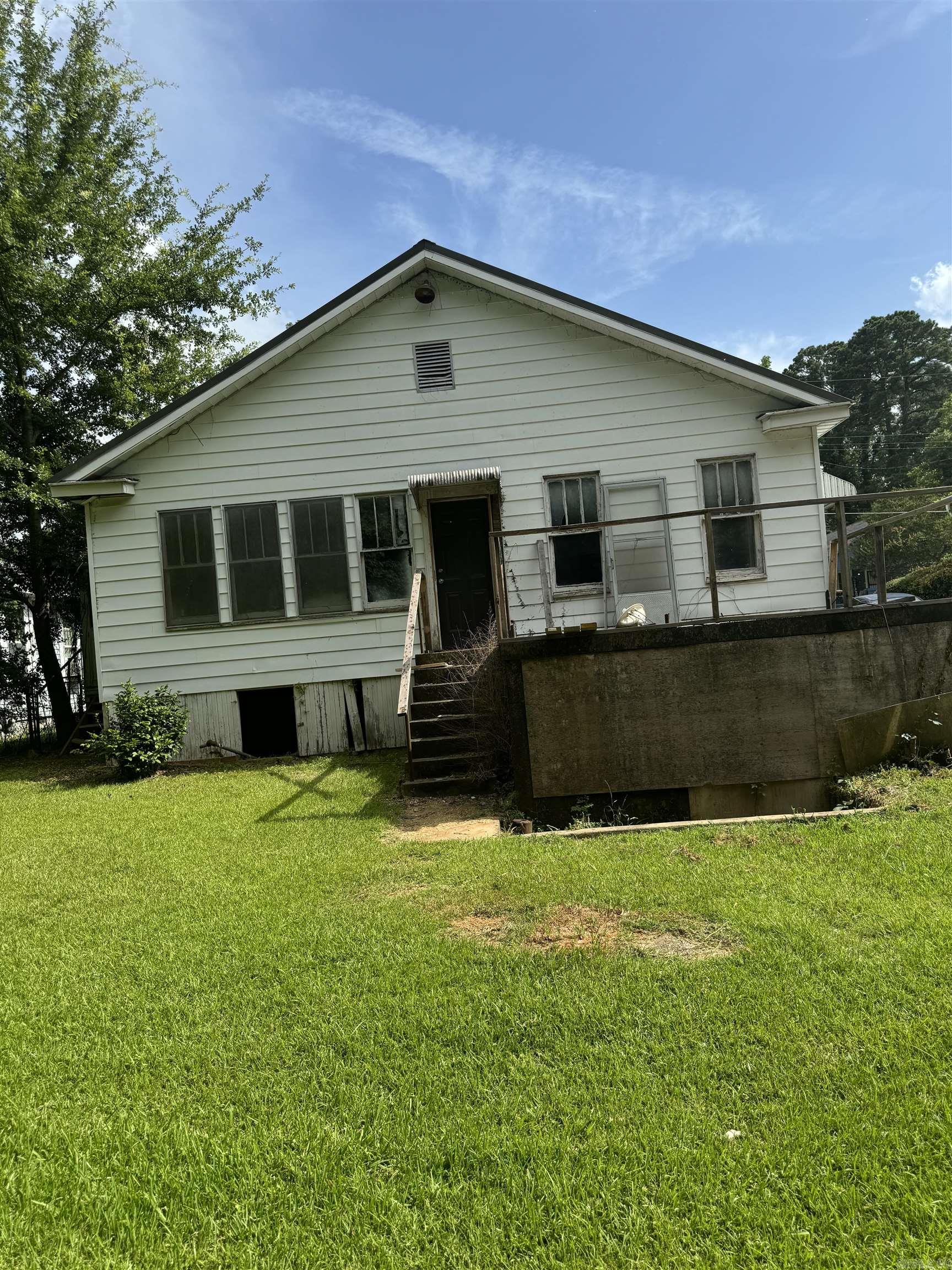 922  Lyons  Camden, AR