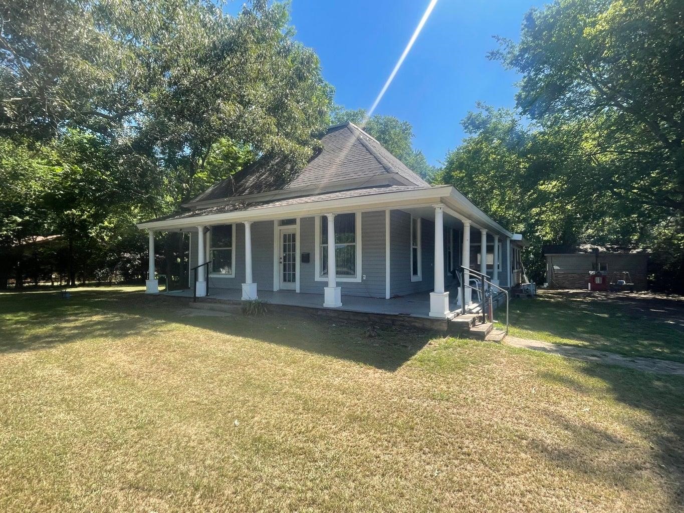 1004 N College Avenue  Clarksville, AR