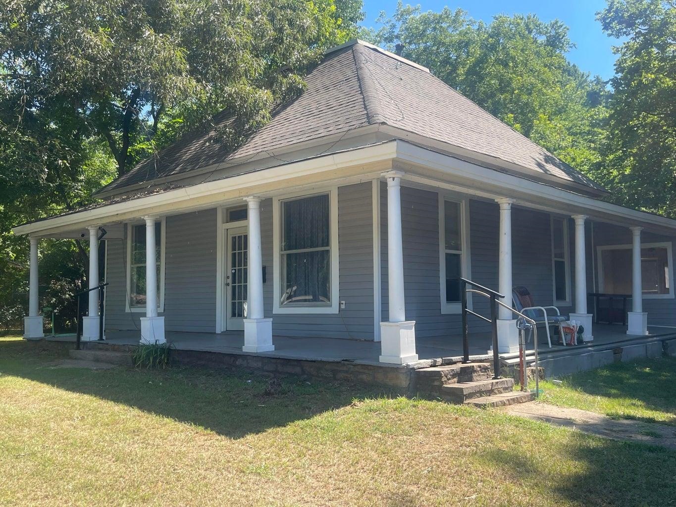 1004 N College Avenue  Clarksville, AR