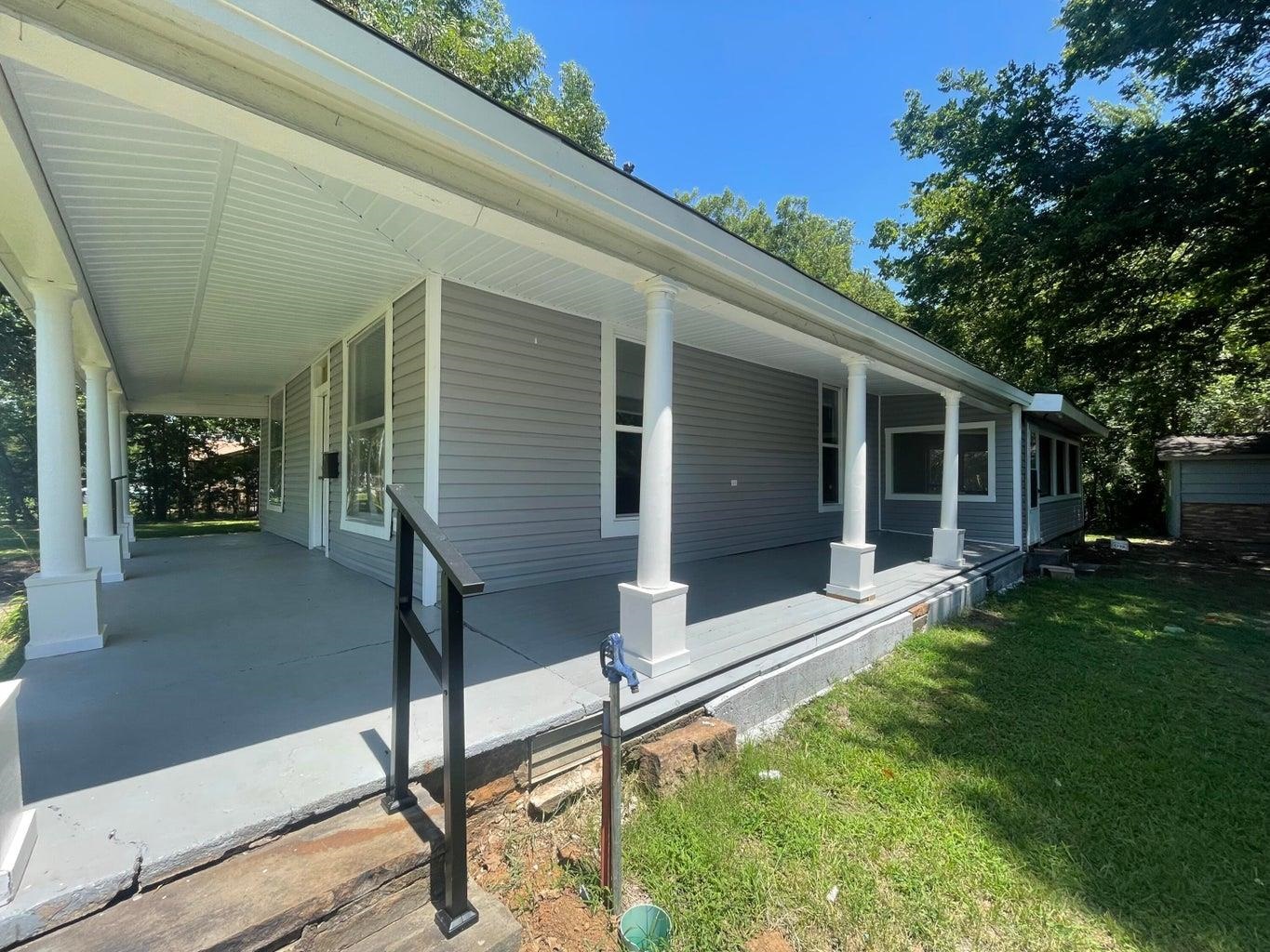 1004 N College Avenue  Clarksville, AR