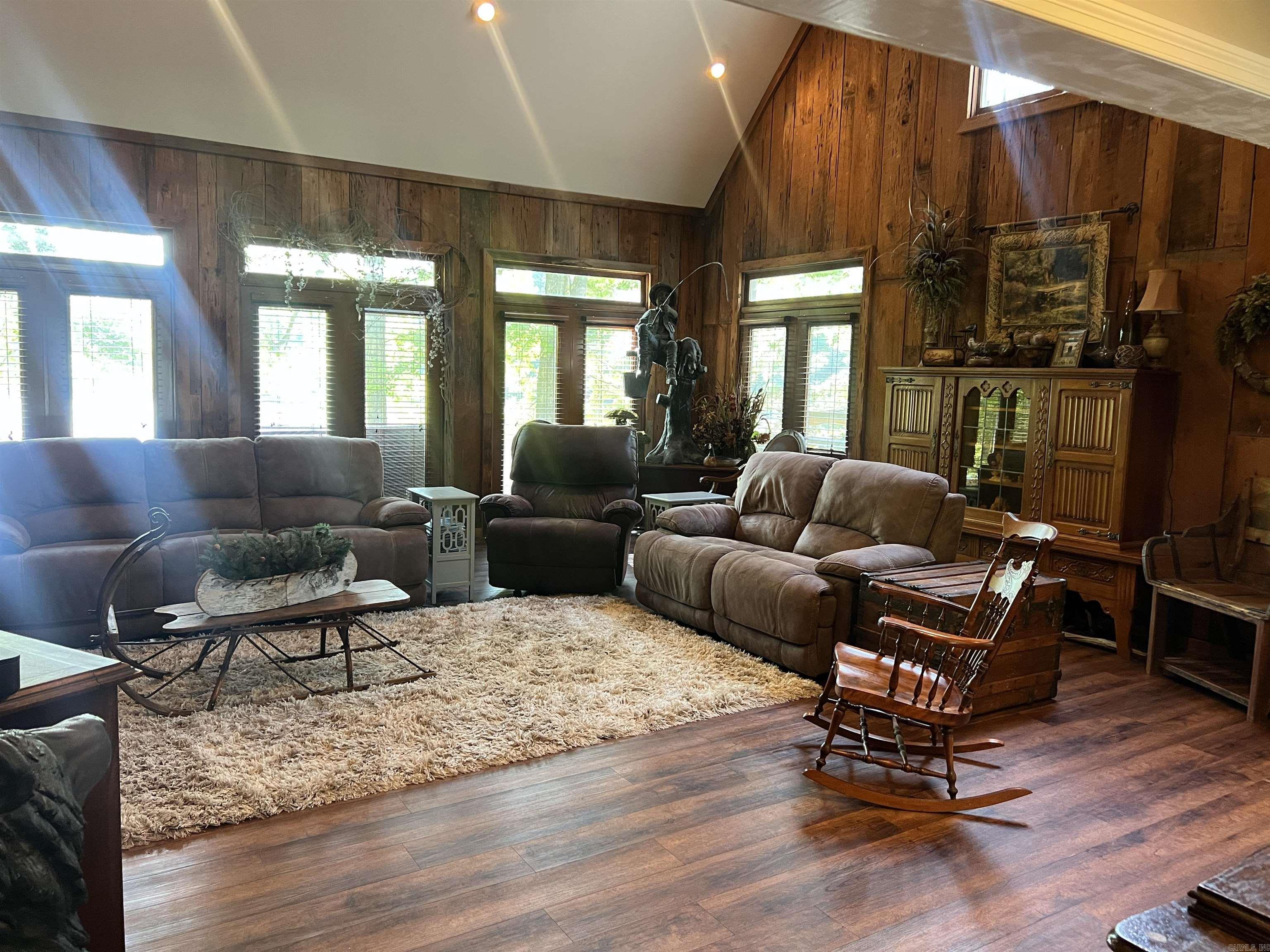 190  Peregrine  Pine Bluff, AR