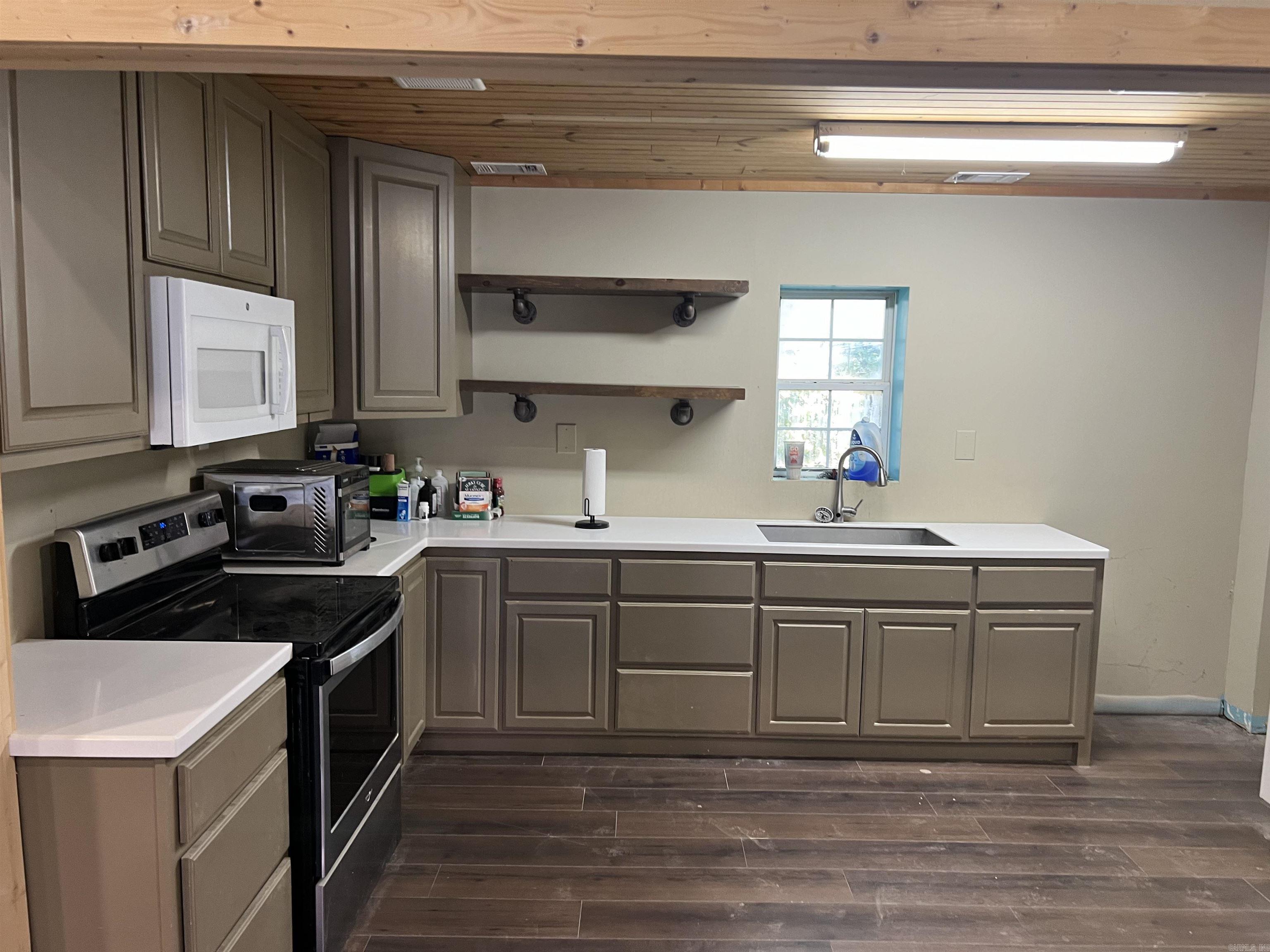 105 N Bayou  Mountain View, AR