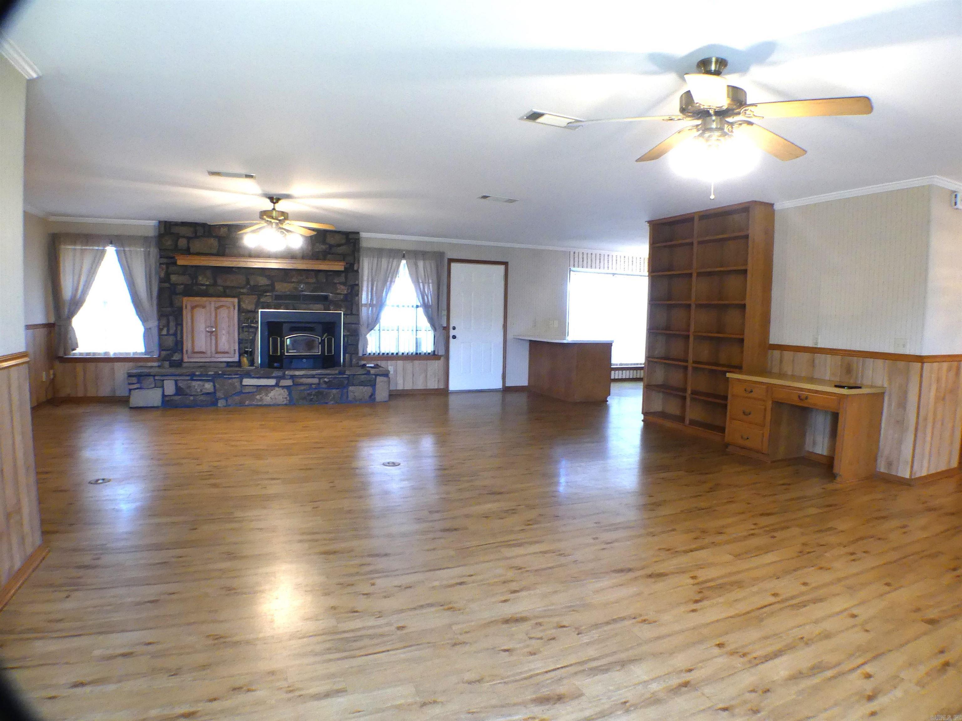 1105 Crescent Drive Mena, AR 71953