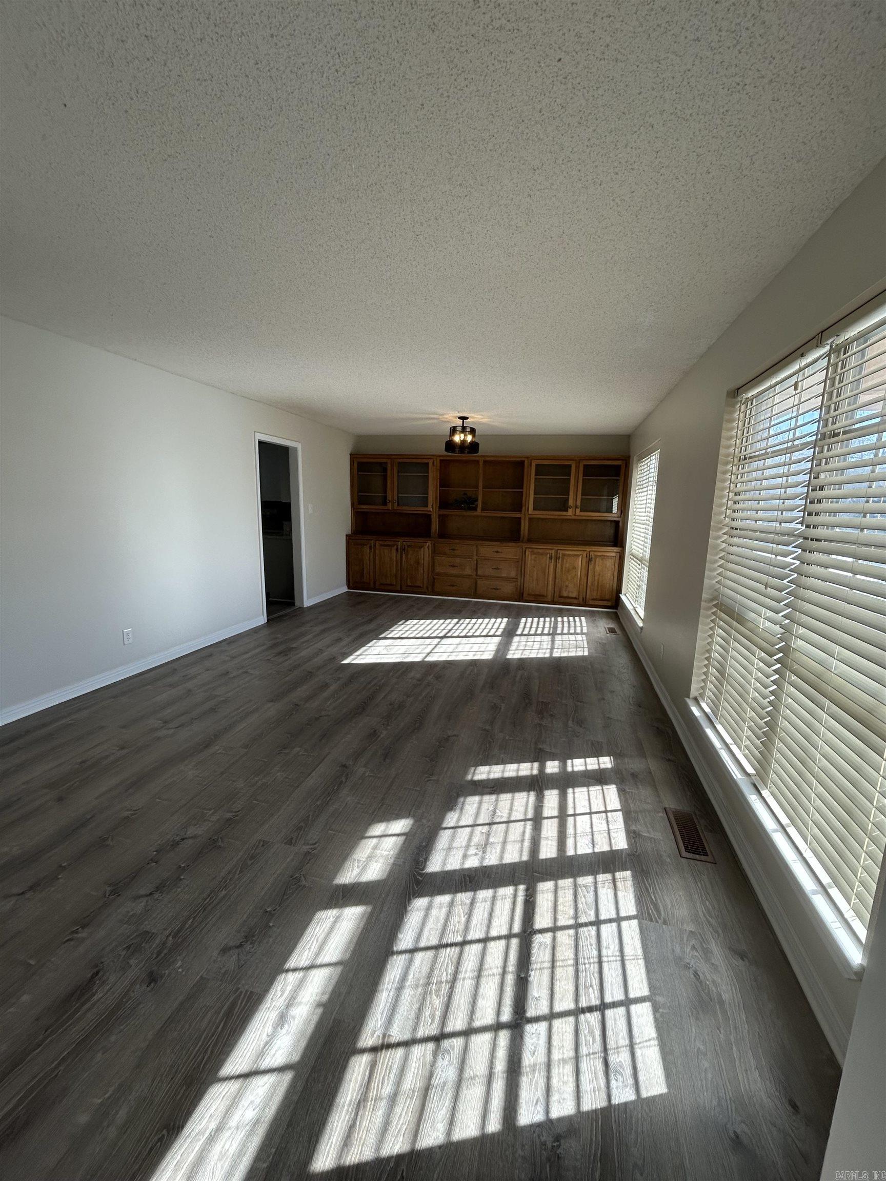 2404 W 3rd  Russellville, AR