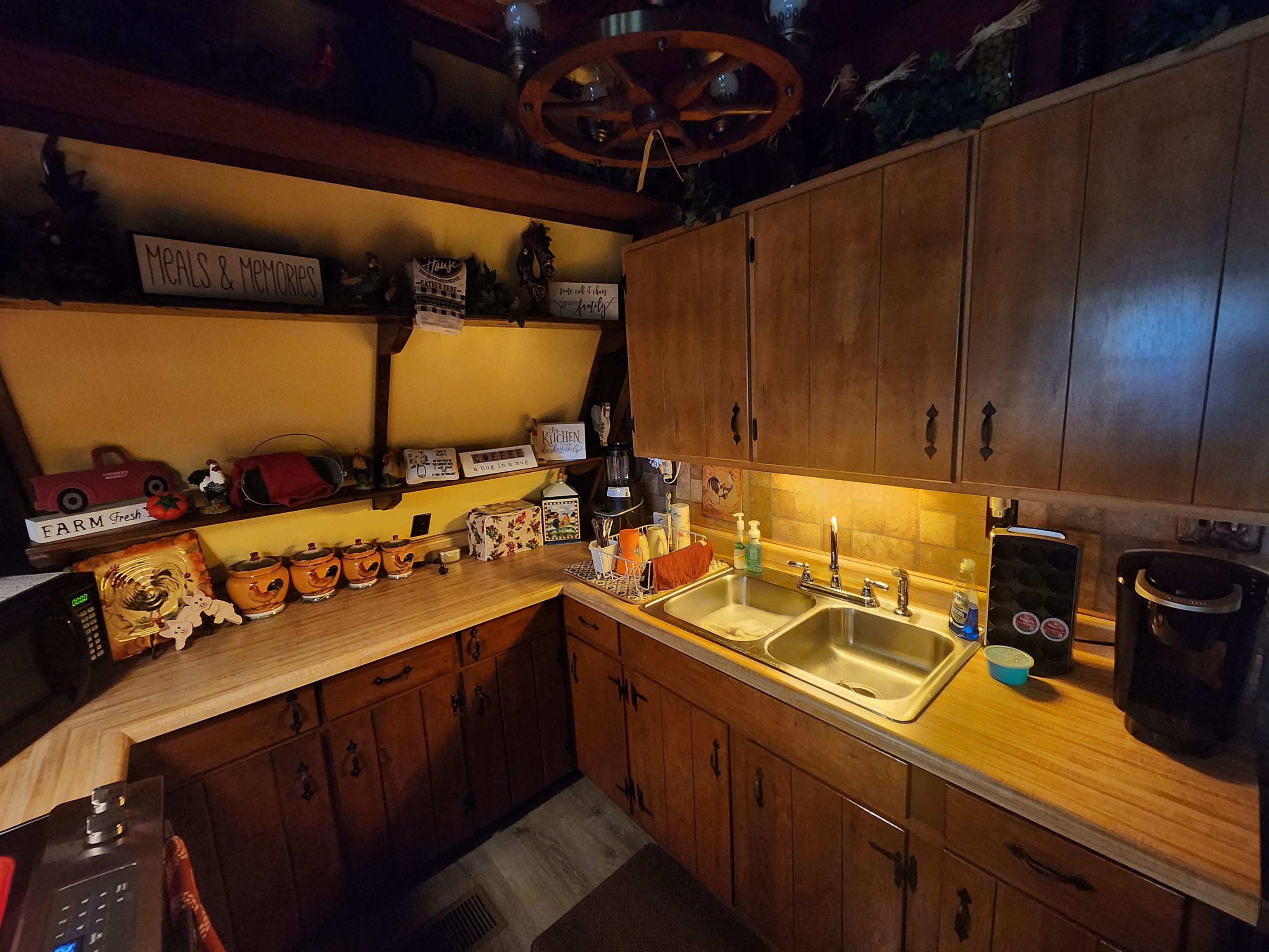 46  Crossroads  Highland, AR