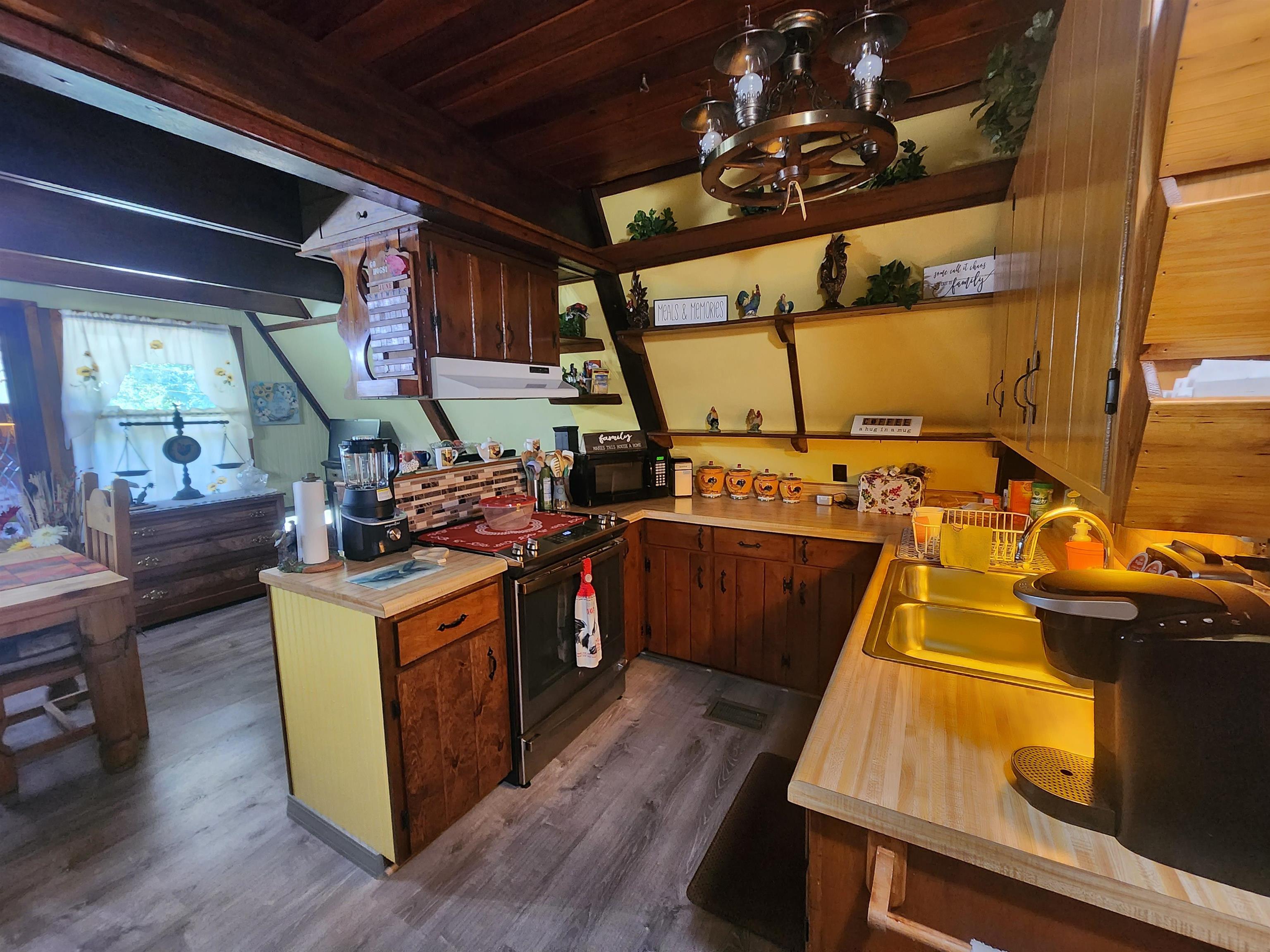 46 Crossroads Highland, AR 72542