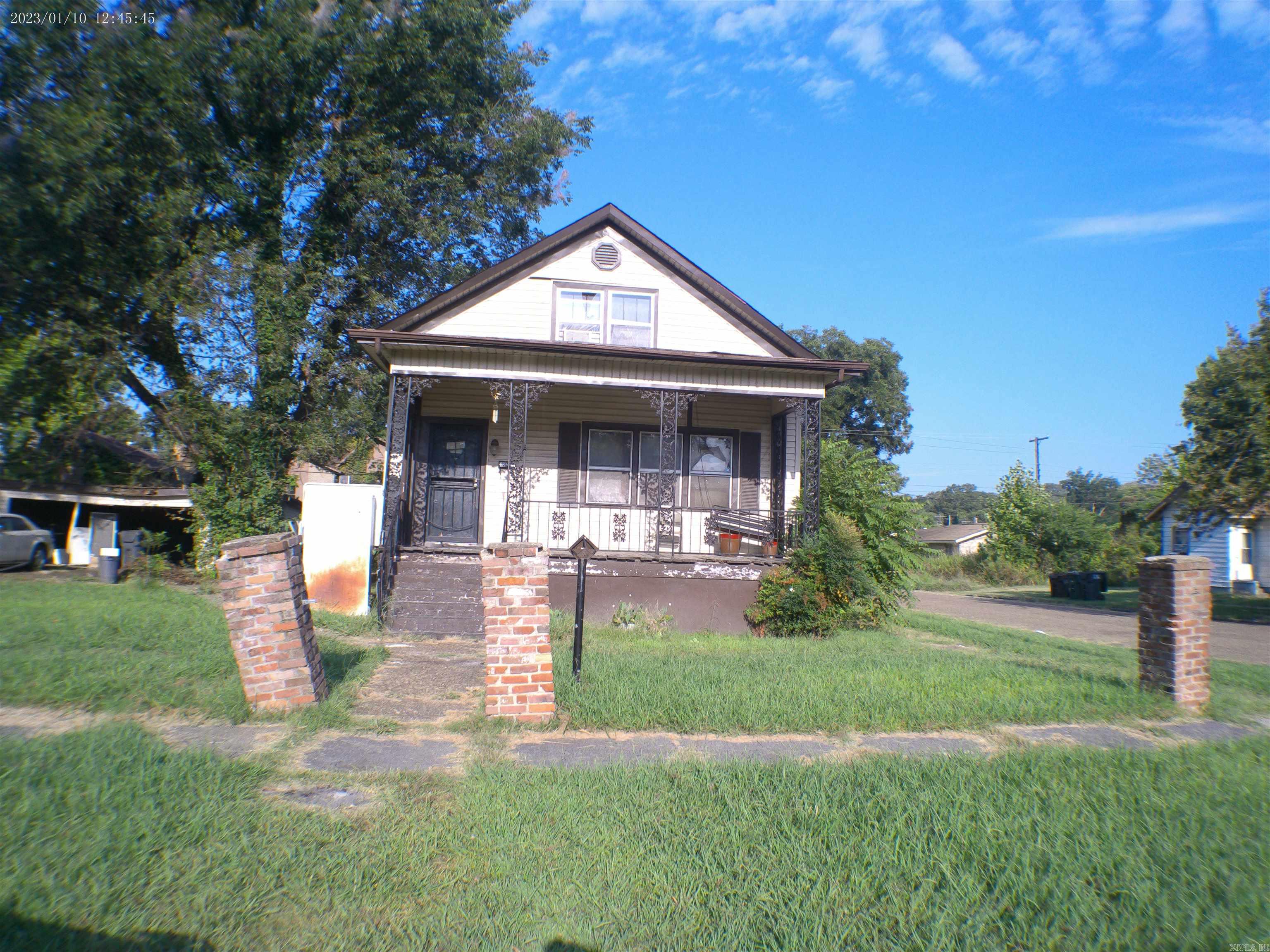927  cherry  Helena, AR