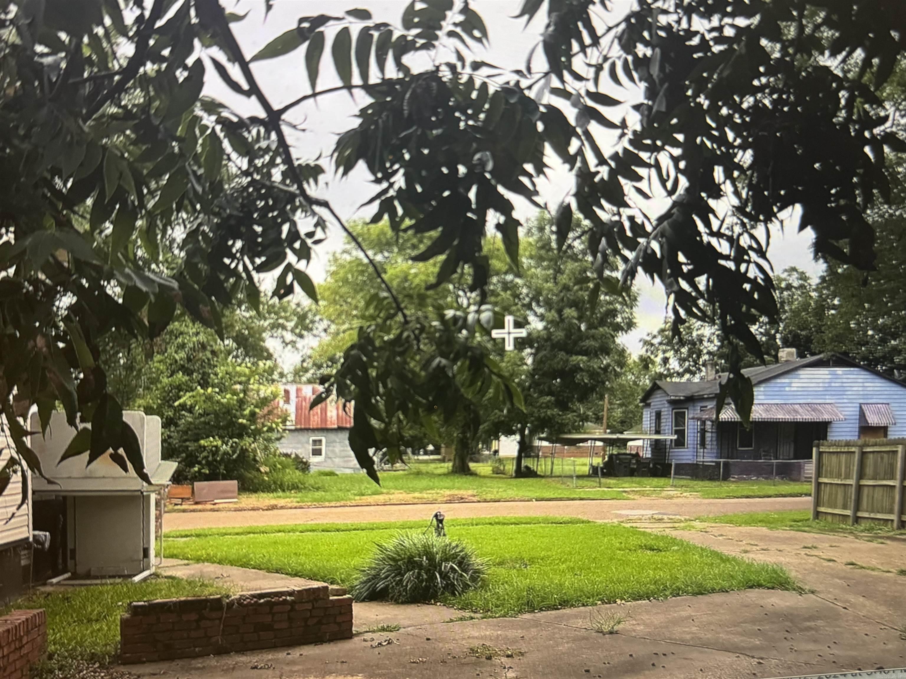 927  cherry  Helena, AR