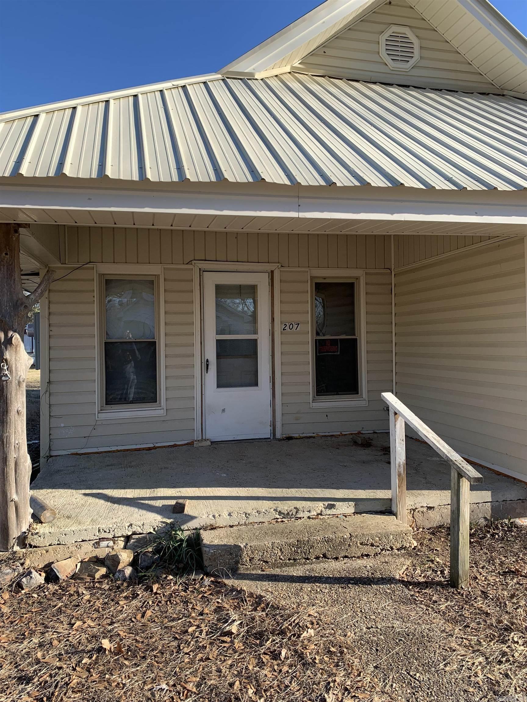 207 S Hall  Donaldson, AR