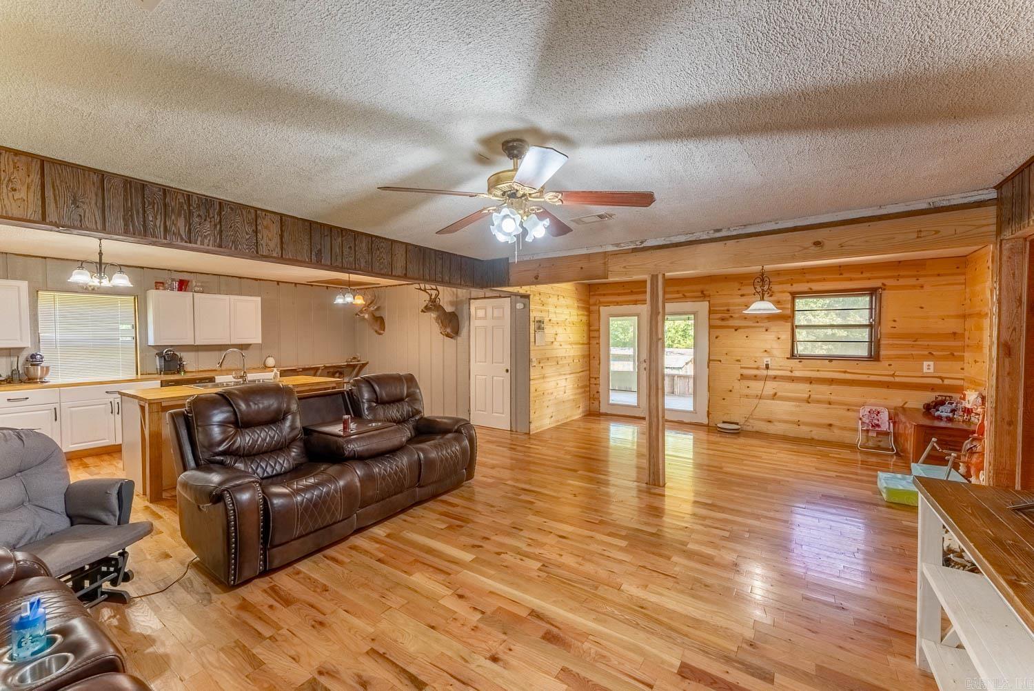 168  North Carolina 8498  Deer, AR