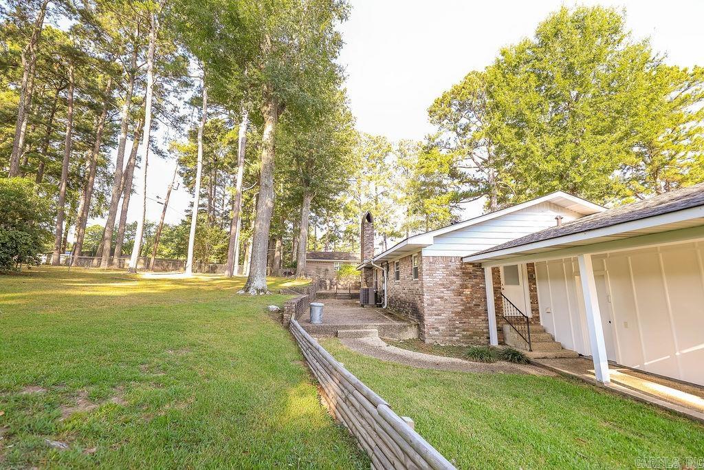 1215 Briarwood Dr