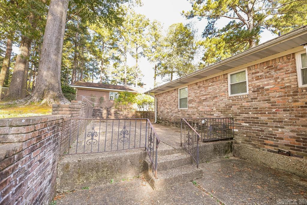 1215 Briarwood Dr