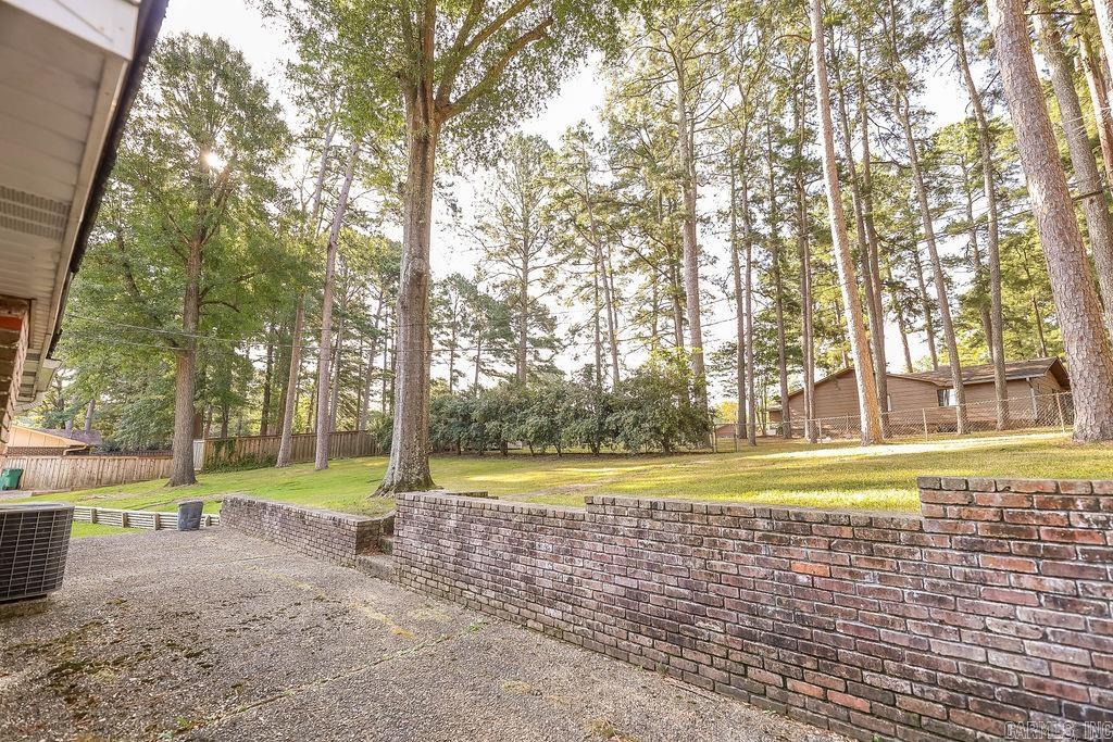 1215 Briarwood Dr