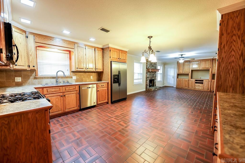 1215 Briarwood Dr