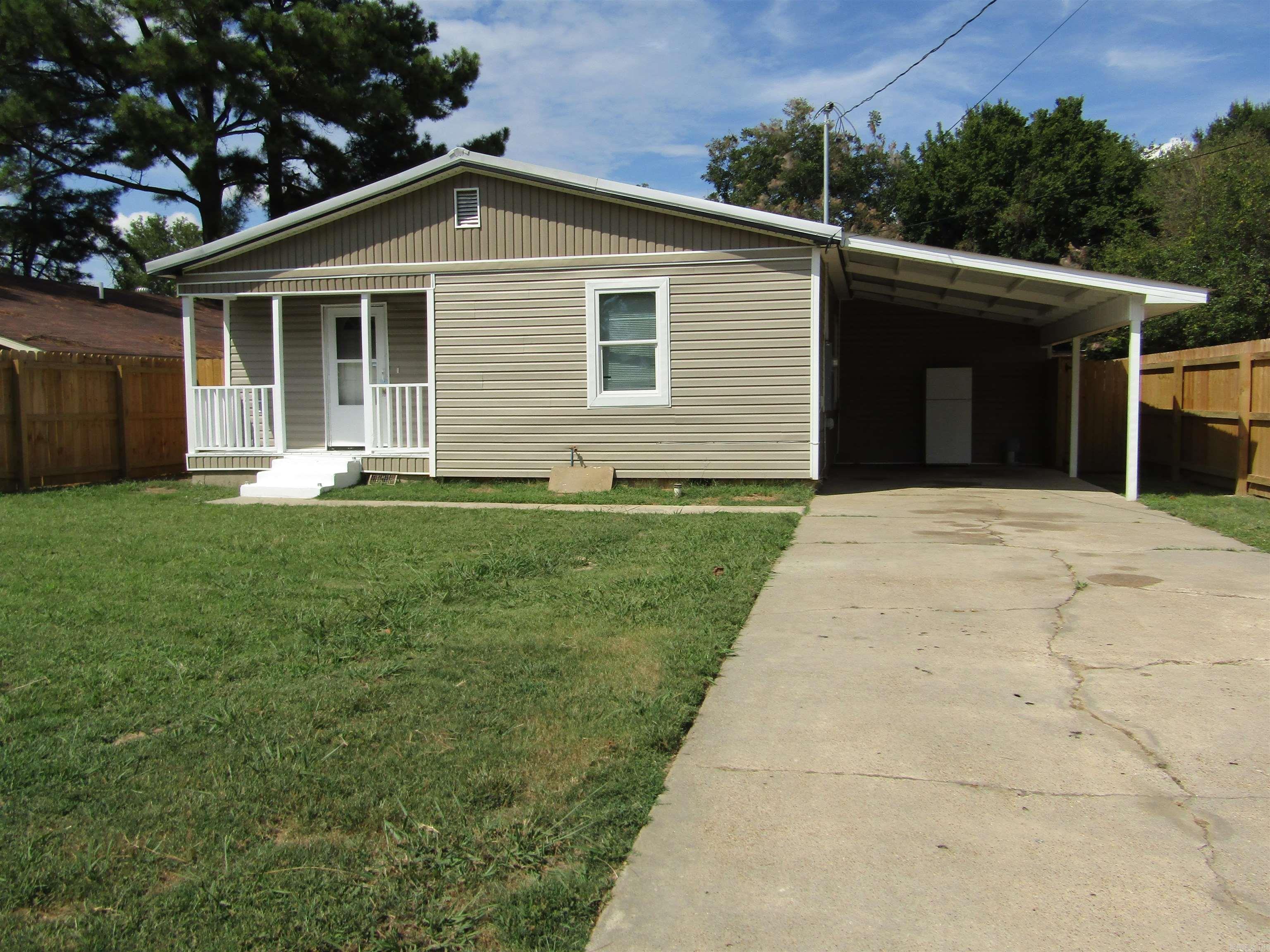 1203 E Lake  Paragould, AR