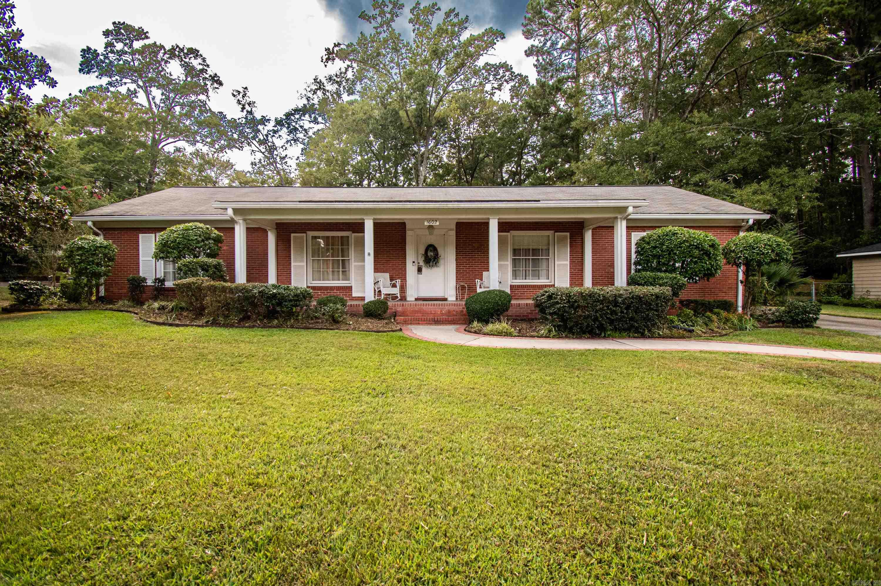 1602 Park Ln