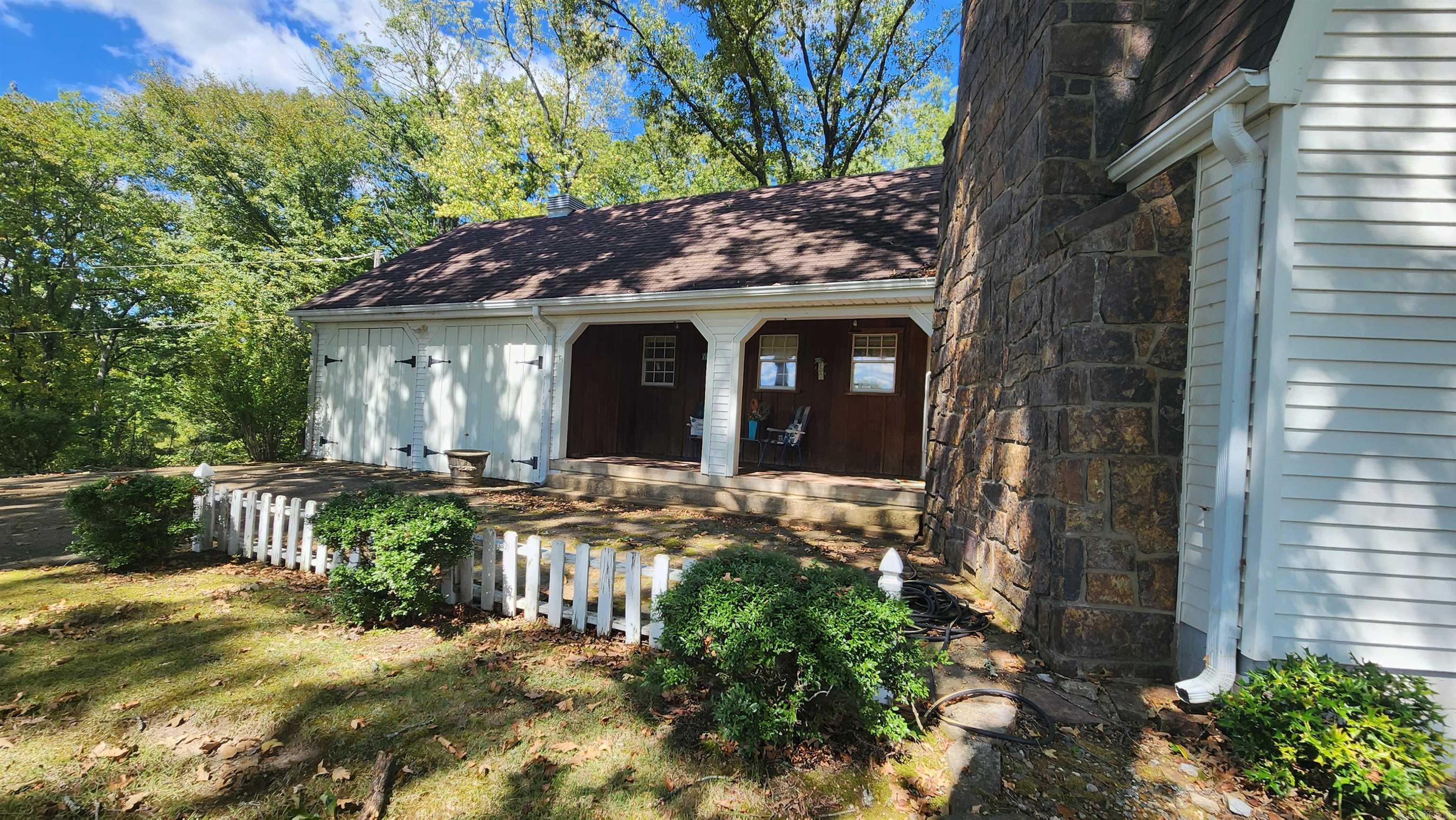 2742 E Highway 270  Mount Ida, AR