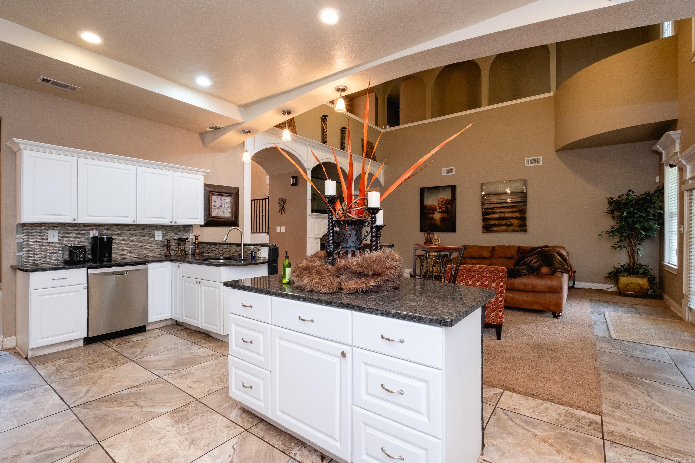 1436  Lakeshore  Hensley, AR