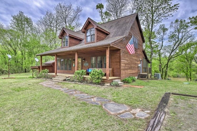 98  Garden Lane  Calico Rock, AR