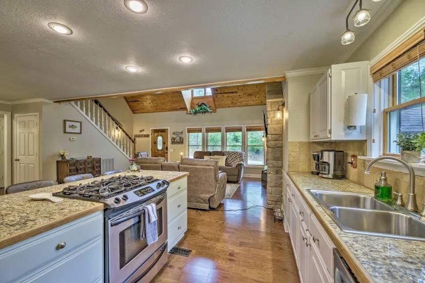 98  Garden Lane  Calico Rock, AR