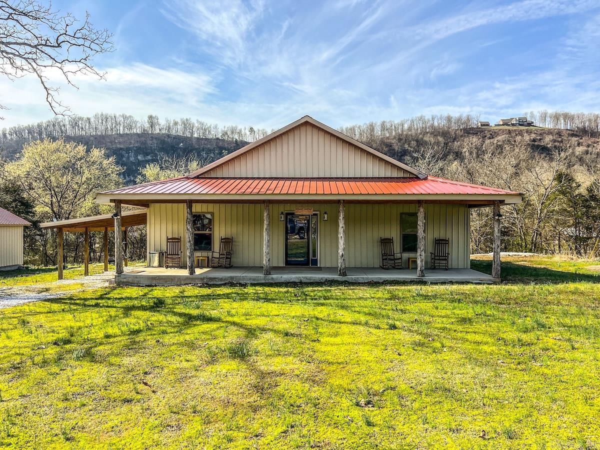 950  Cool Water Retreat  Mountain View, AR