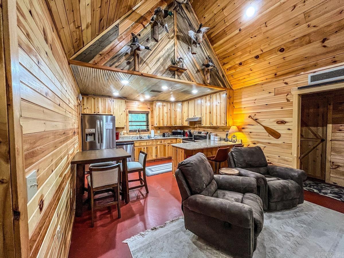 950  Cool Water Retreat  Mountain View, AR