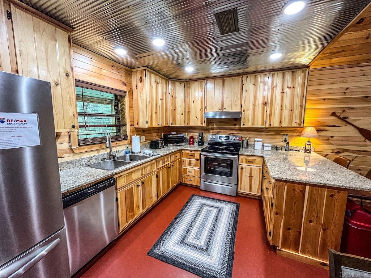 950  Cool Water Retreat  Mountain View, AR