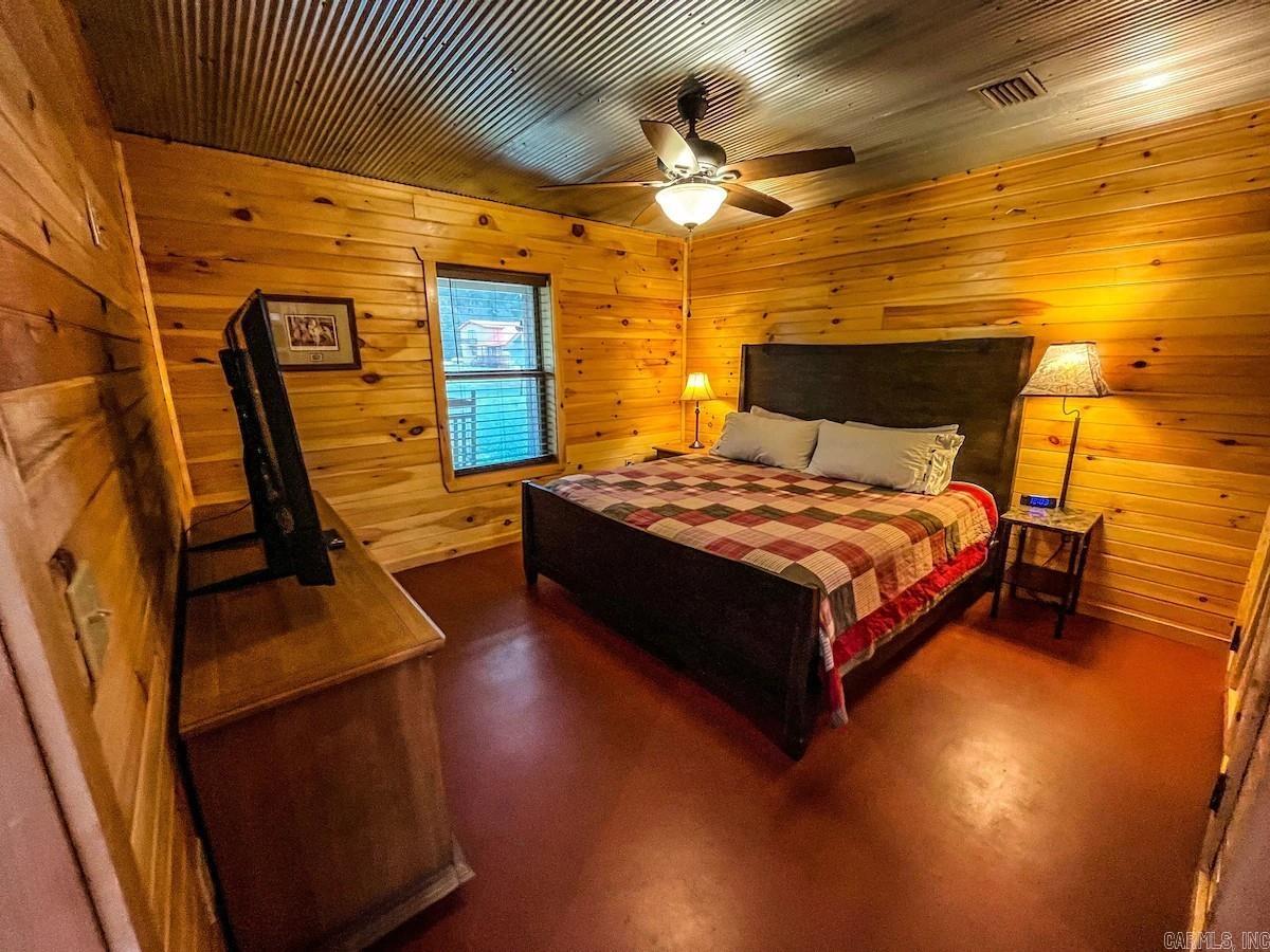950  Cool Water Retreat  Mountain View, AR
