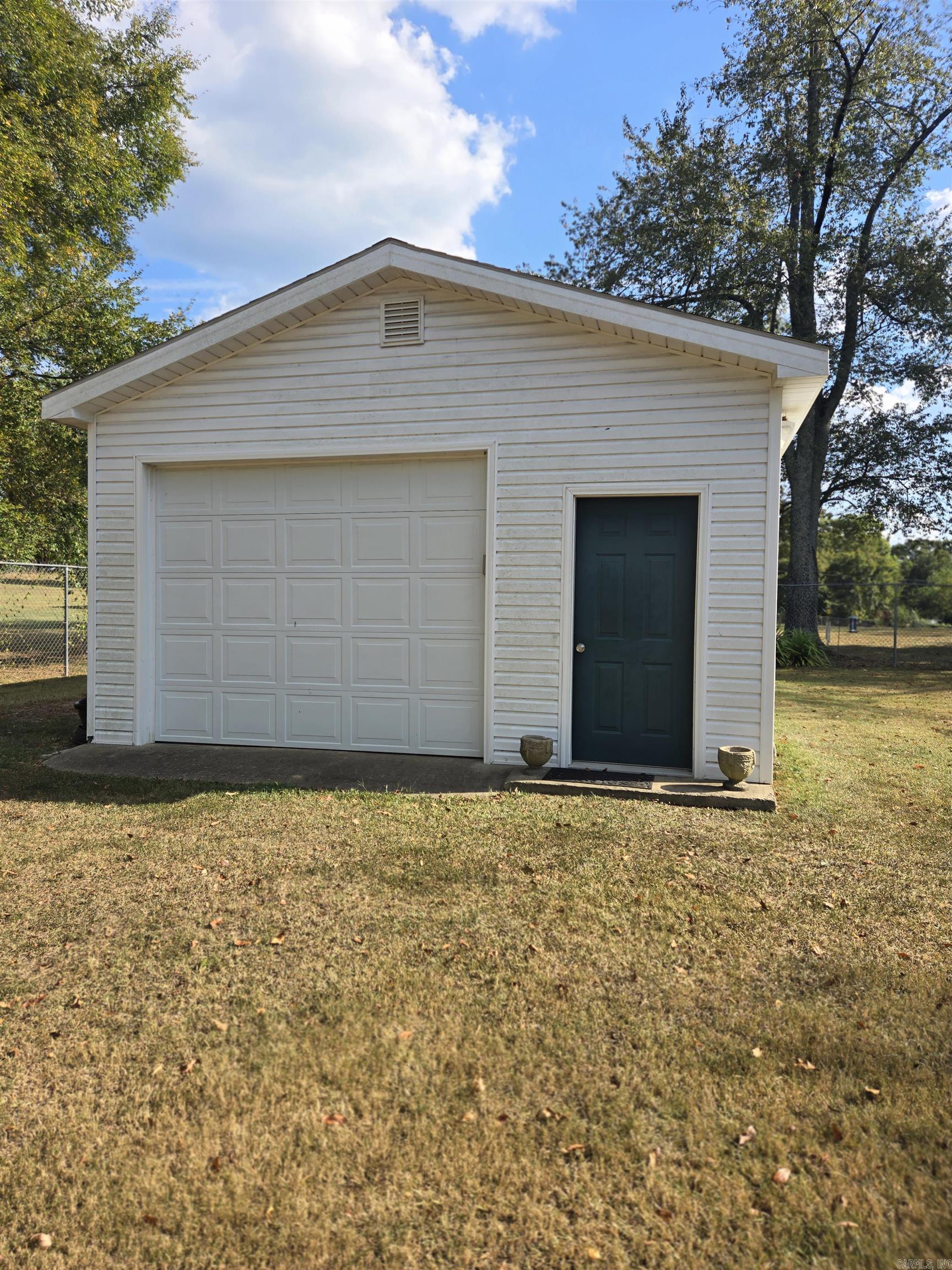 110  CIRCLE R COURT  Lakeside, AR
