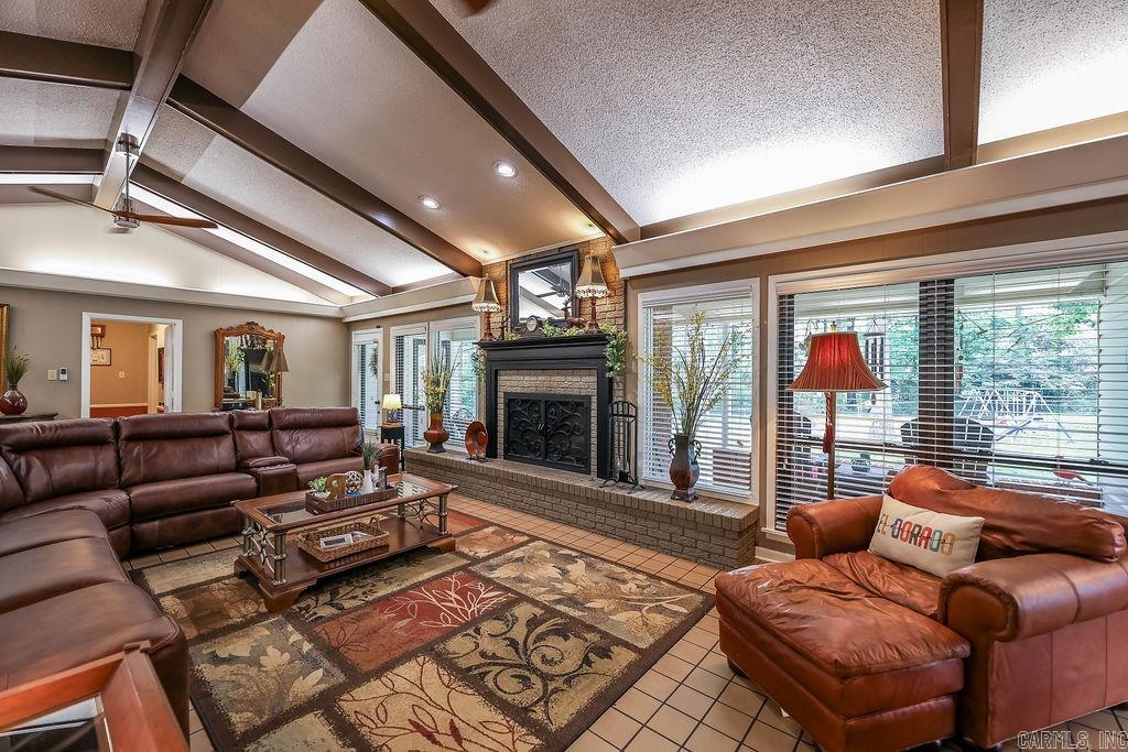 201 N Timberlane Dr