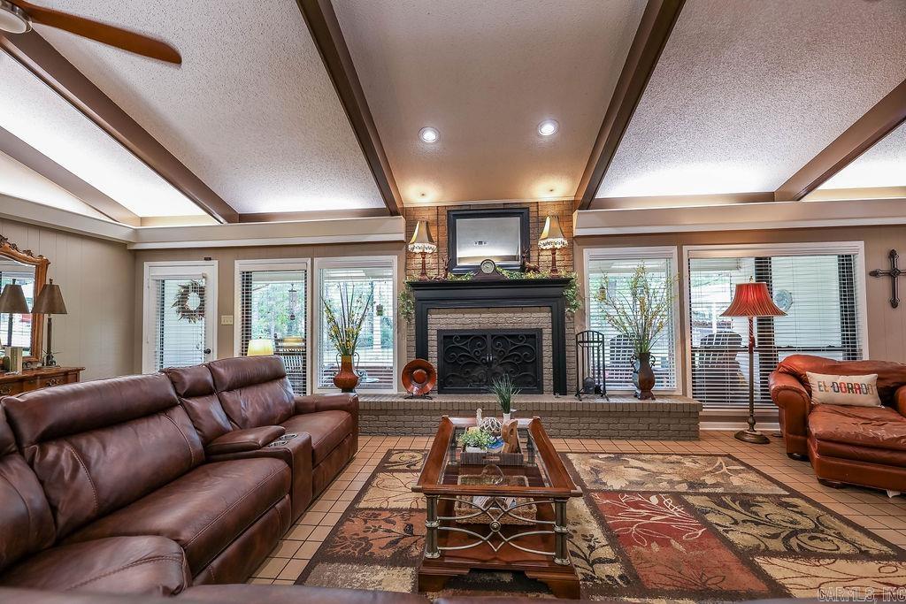 201 N Timberlane Dr