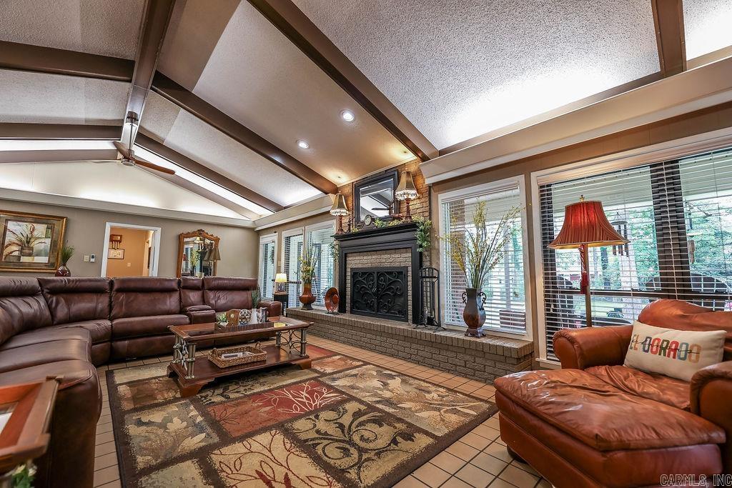 201 N Timberlane Dr